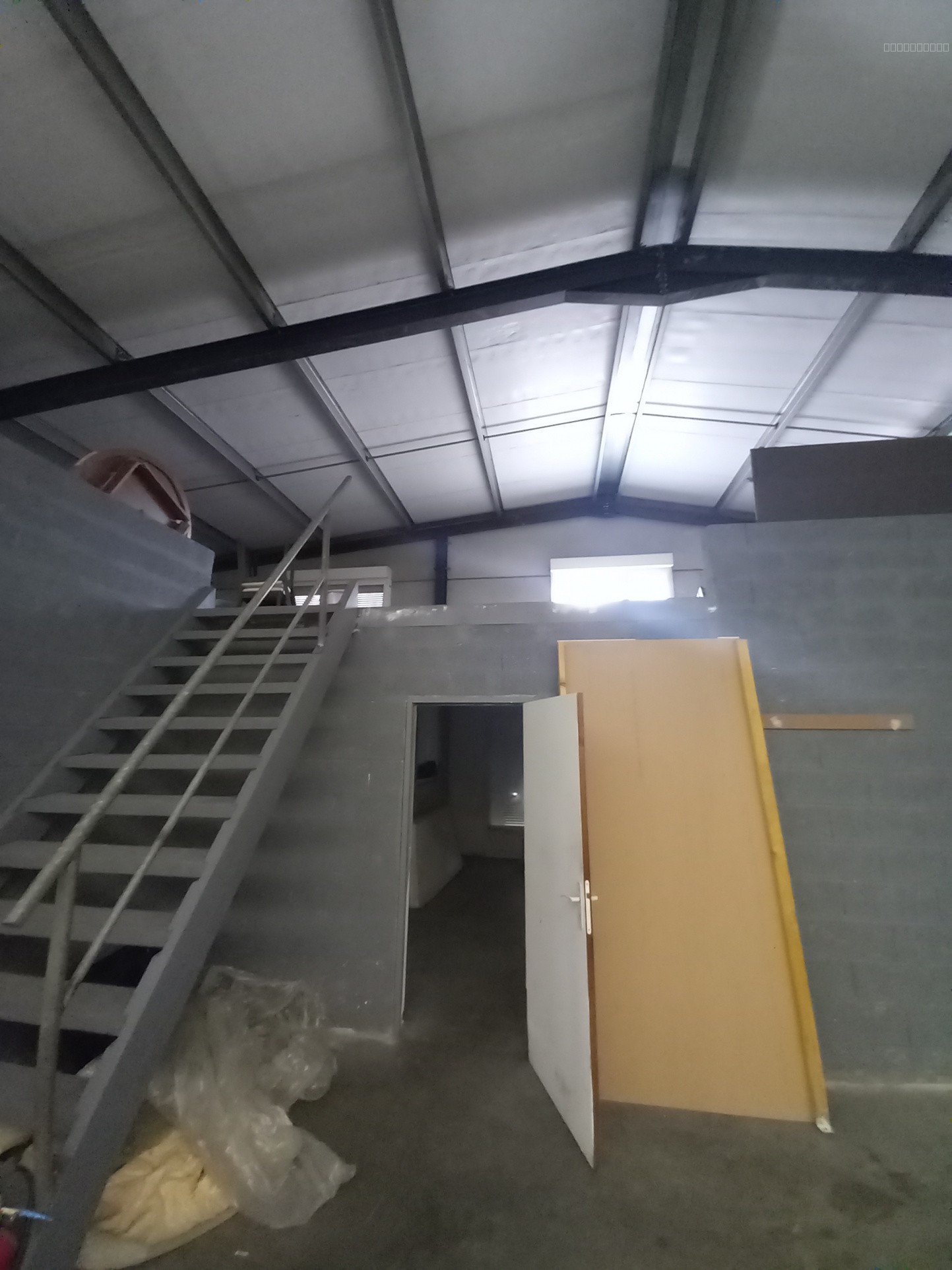Entrepôt à louer à Crochte, 600 m² – photo 3 sur 4