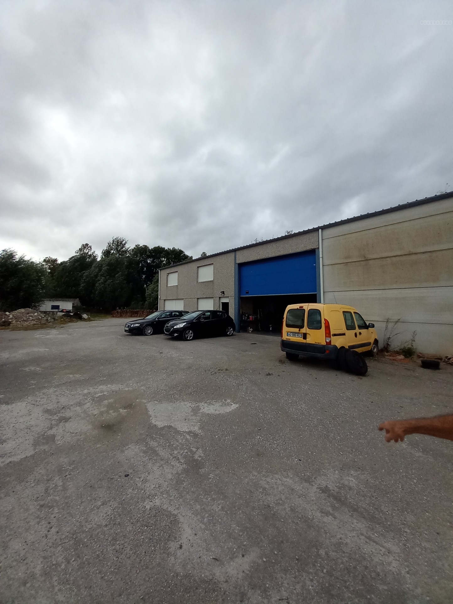 Entrepôt à louer à Crochte, 600 m² – photo 1 sur 4