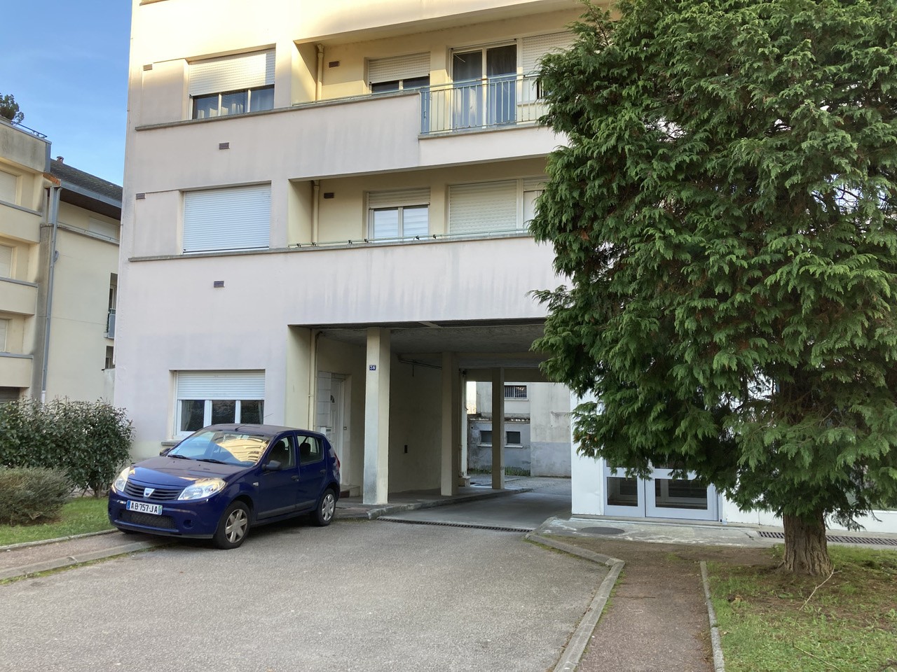 Garage à louer à Limoges, 1 100 m² – photo 1 sur 4
