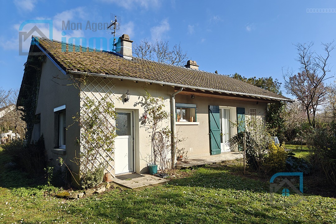 Maison à vendre à Mehun sur yevre, 950 m², 4 pièces – photo 1 sur 7