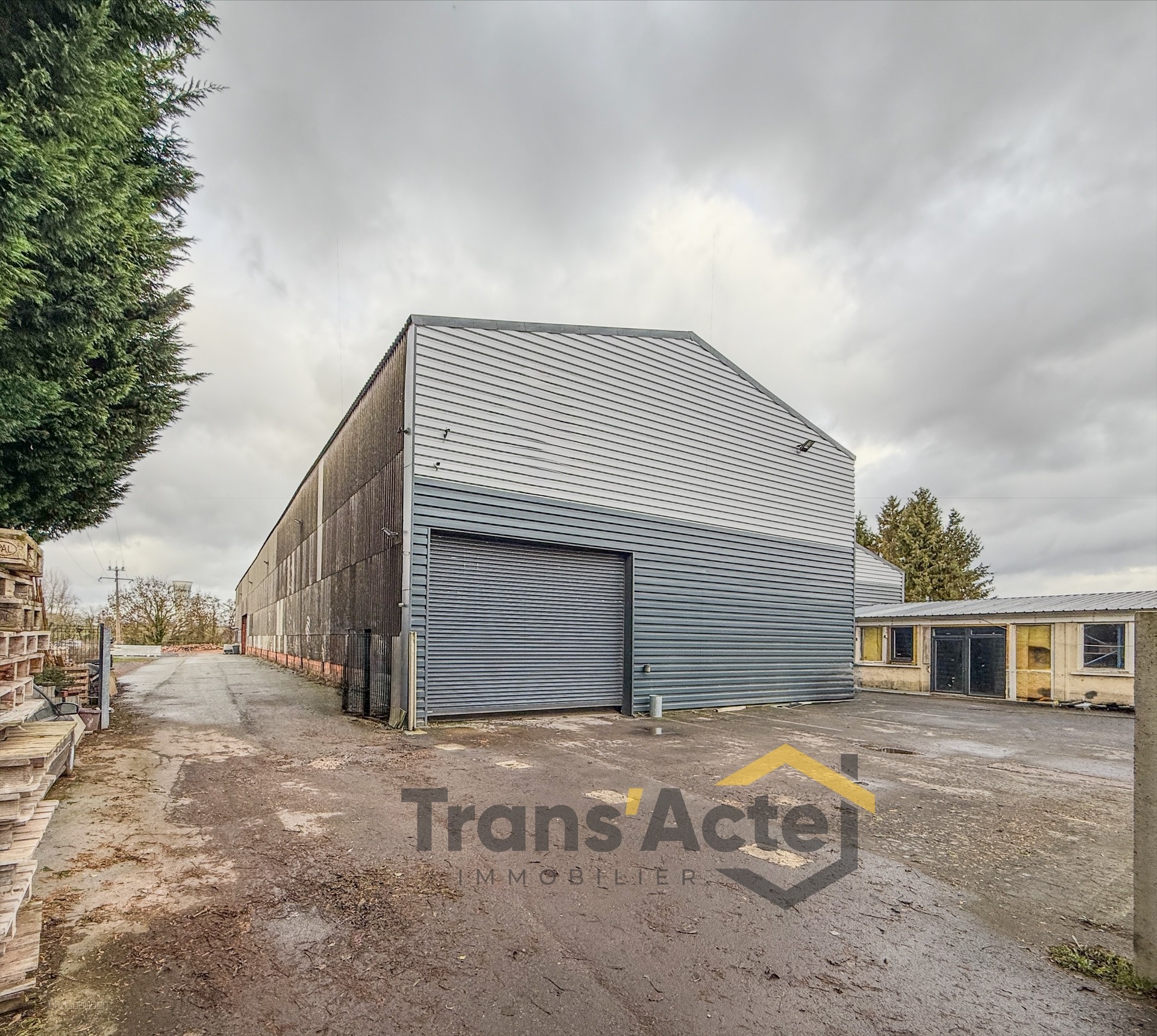 Entrepôt à vendre à Rumaucourt, 2 808,71 m² – photo 2 sur 12