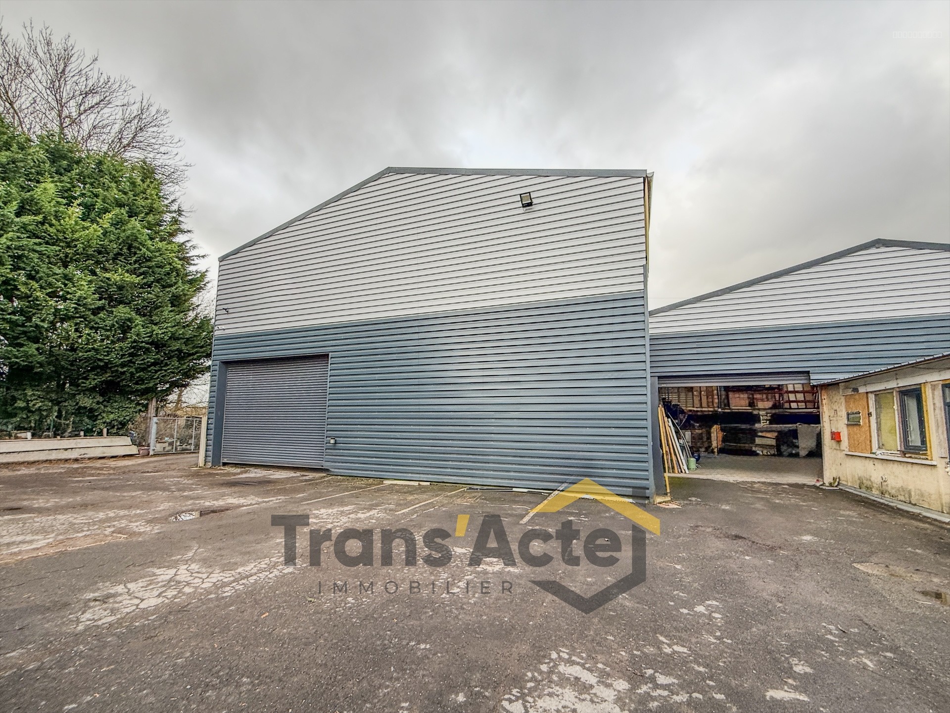 Entrepôt à vendre à Rumaucourt, 2 808,71 m² – photo 1 sur 12