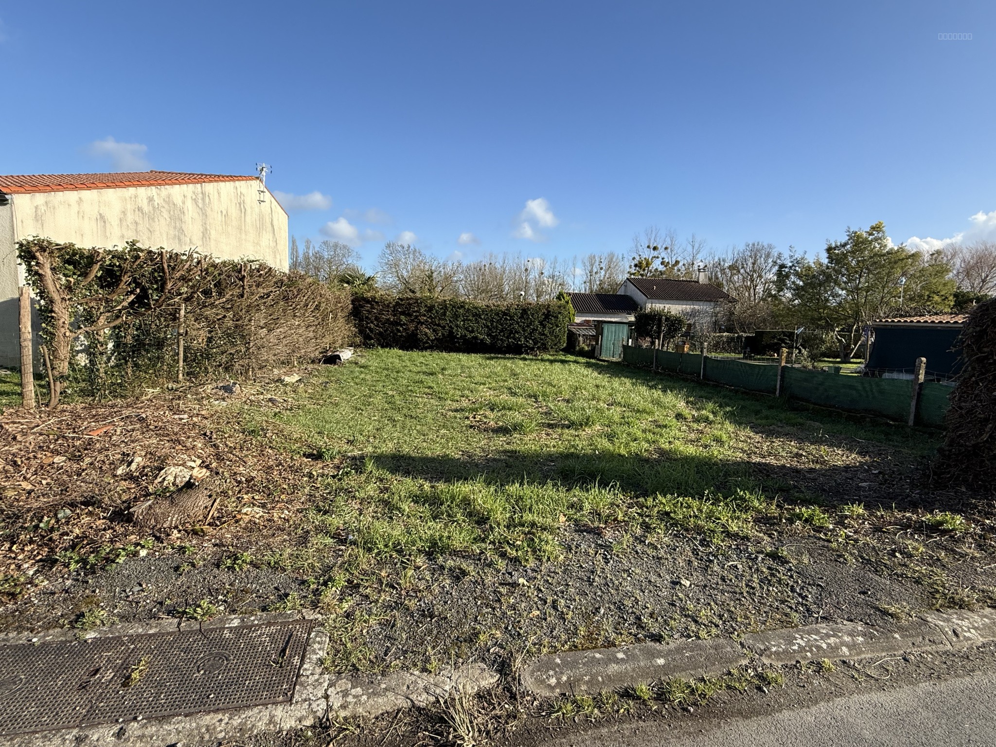 Bien immobilier à vendre à Cabariot, 250 m² – photo 1 sur 2