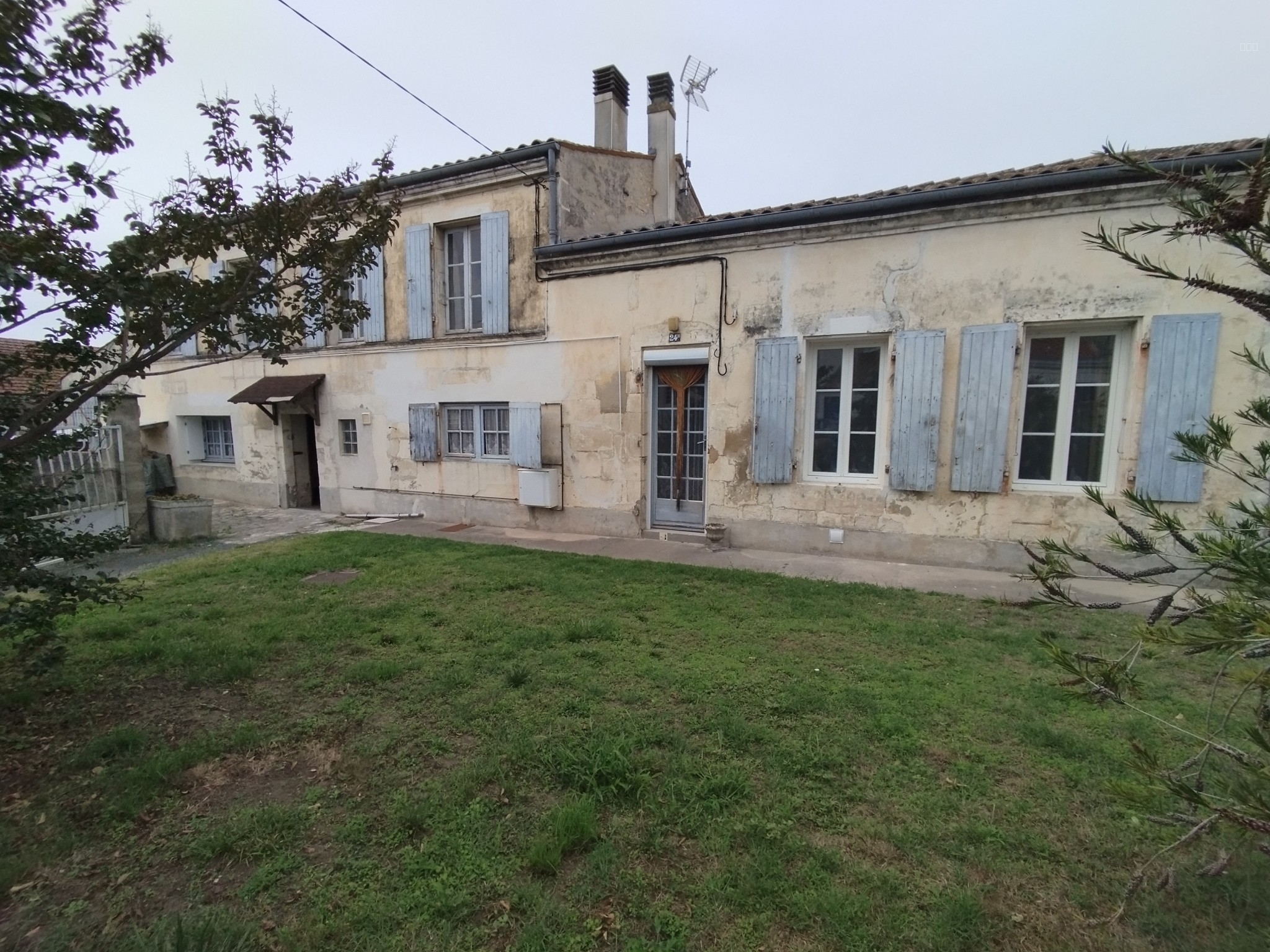 Maison à vendre à Rochefort, 750 m², 10 pièces – photo 1 sur 8
