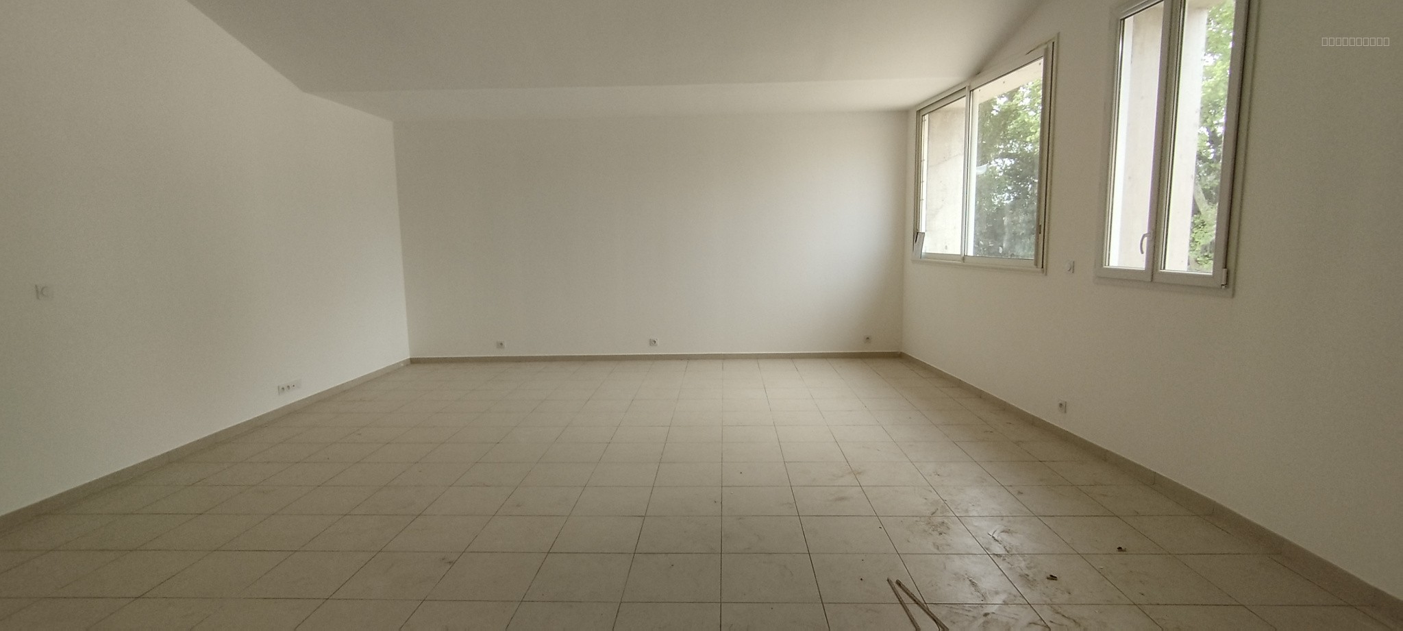 JONQUIERES SAINT VINCENT  APPARTEMENT TYPE 3 de 83m2  TERRASSE  PARKING — photo 3
