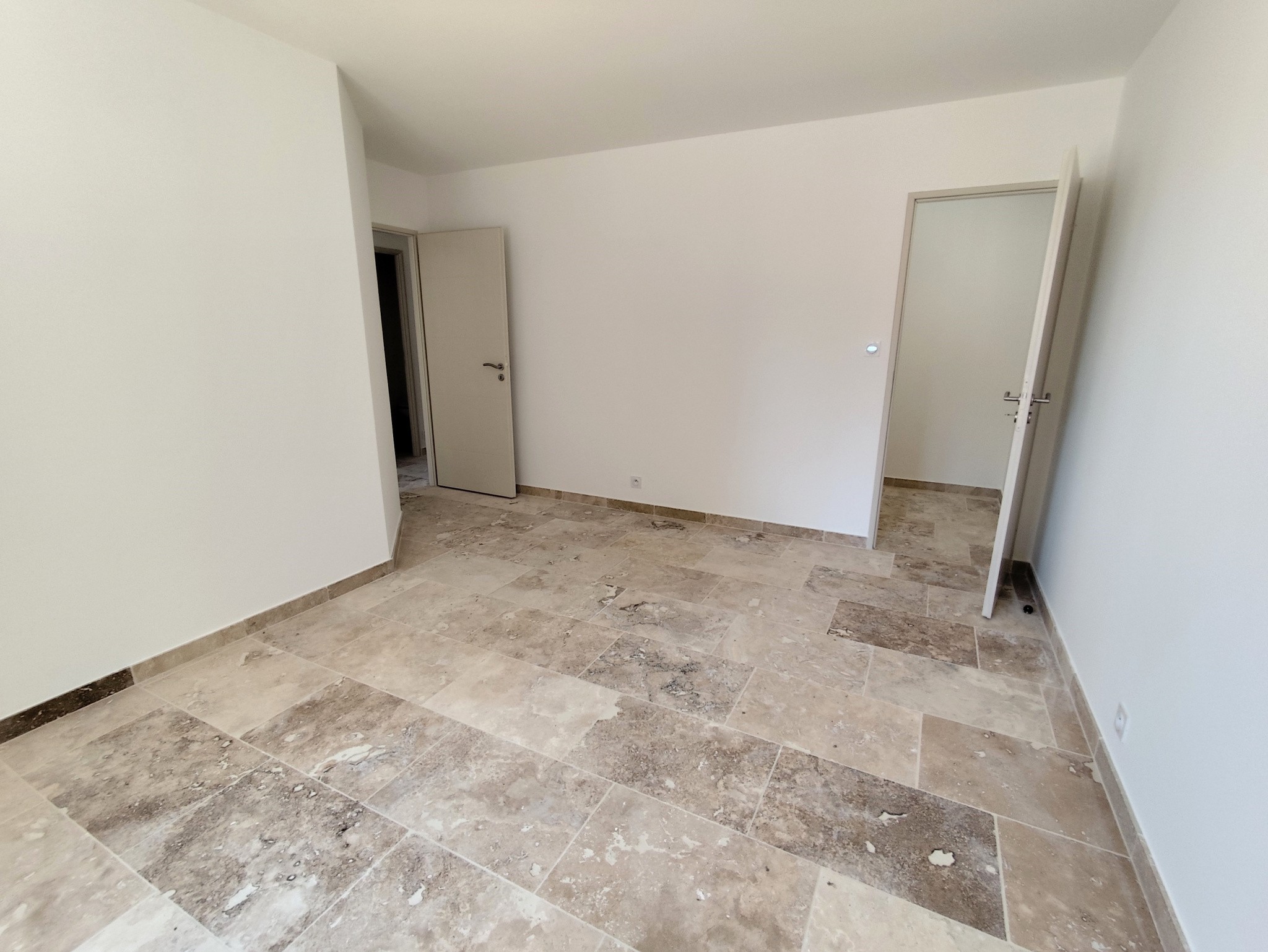 JONQUIERES ST VINCENT APPARTEMENT 1ER ETAGE TYPE 3 85M2 AVEC TERRASSE 28M2 PARKING — photo 5