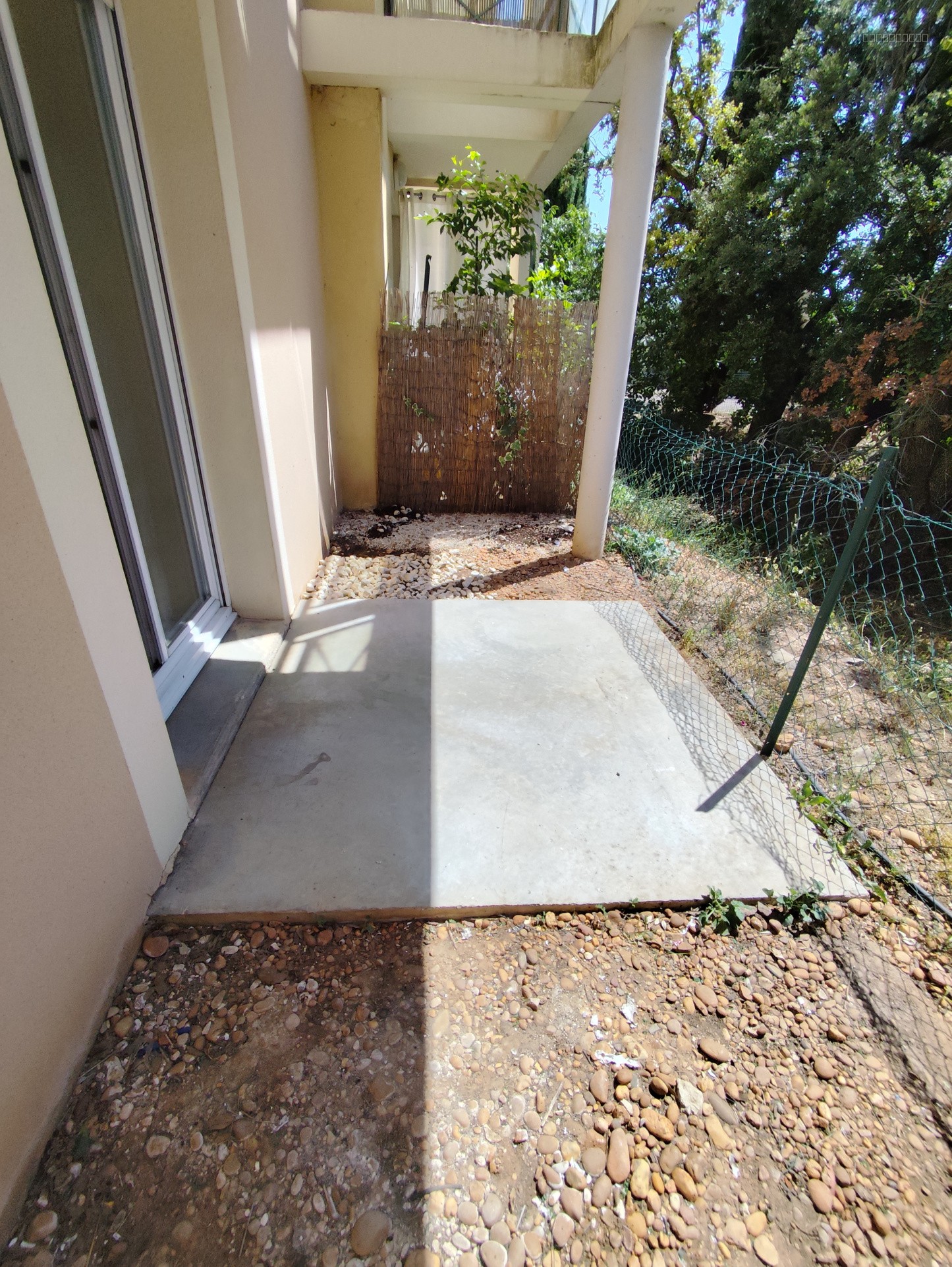 NIMES VACQUEROLLES RESIDENCE SECURISEE TYPE 1BIS 30M2 PARKING — photo 1
