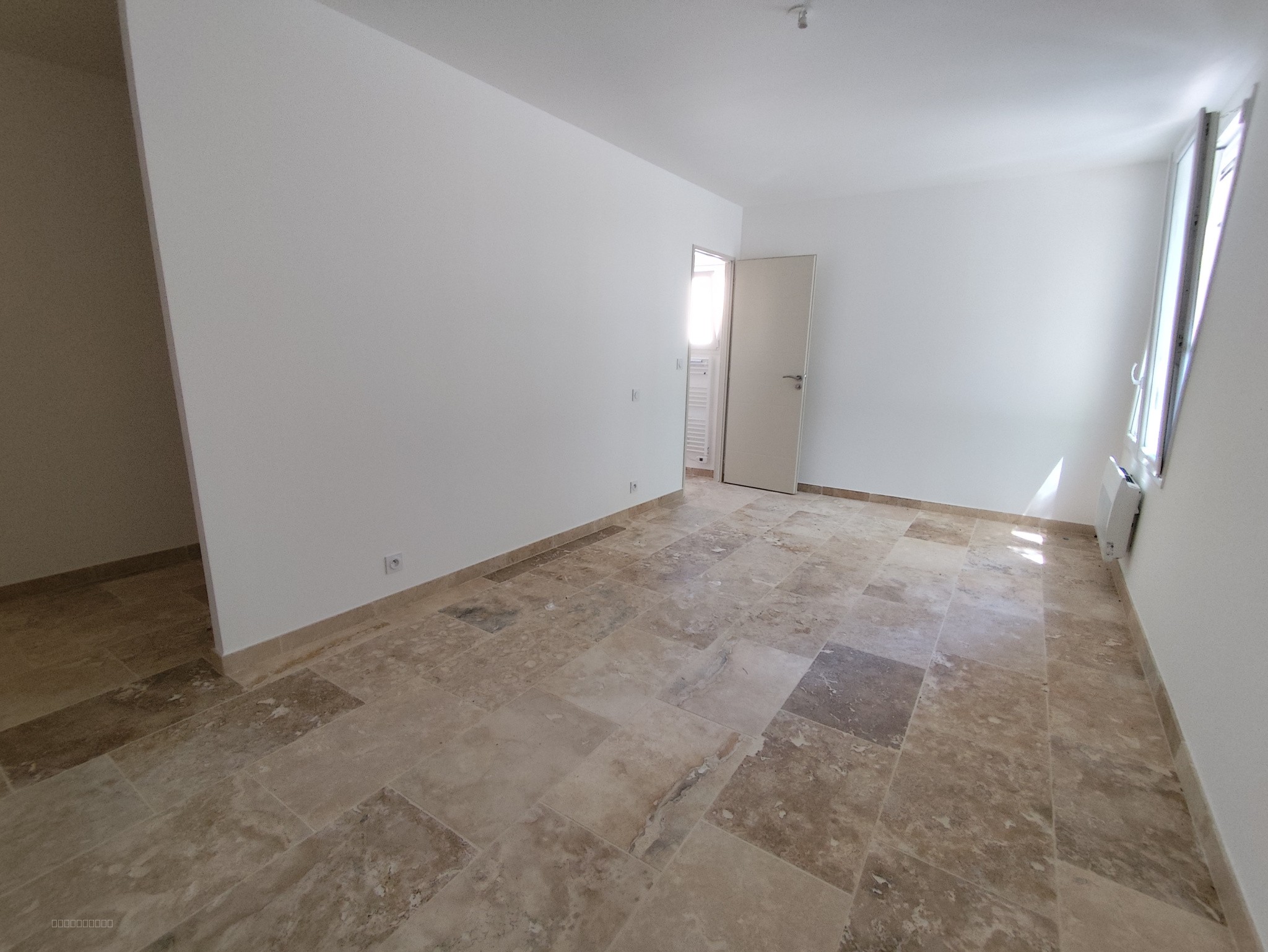 JONQUIERES SAINT VINCENT TYPE 4 DE 128M2 AVEC JARDIN PARKING — photo 4