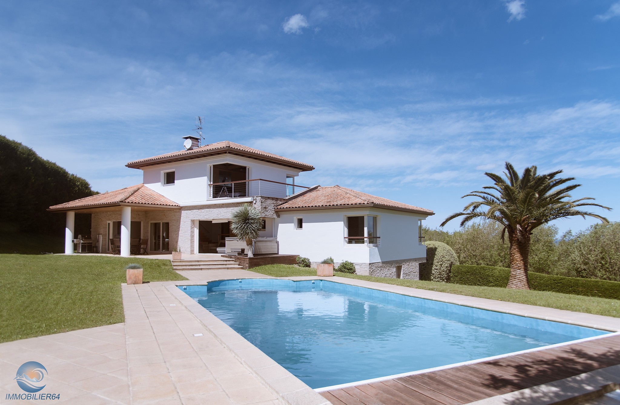 Maison à vendre à Urrugne, 260 m², 7 pièces – photo 1 sur 9