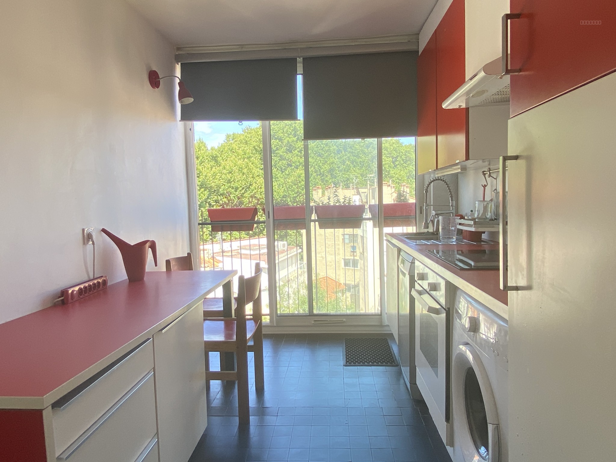 A PERPIGNAN CENTRE, AU DERNIER ETAGE, UN APPARTEMENT T3, AVEC TERRASSE ET PARKING — photo 5