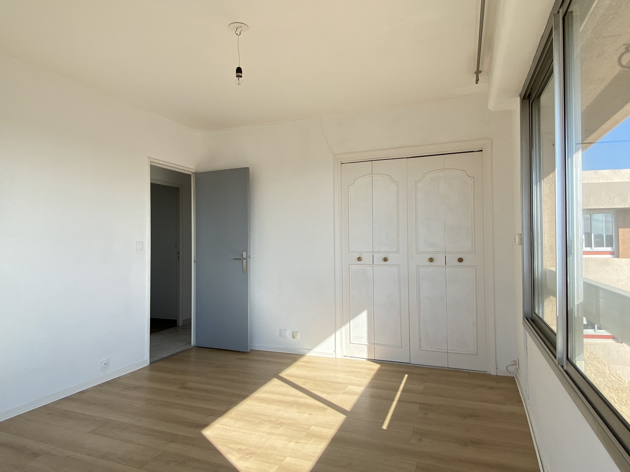 UN APPARTEMENT AU DERNIER ETAGE, AVEC TERRASSE ET GARAGE, A PERPIGNAN — photo 7