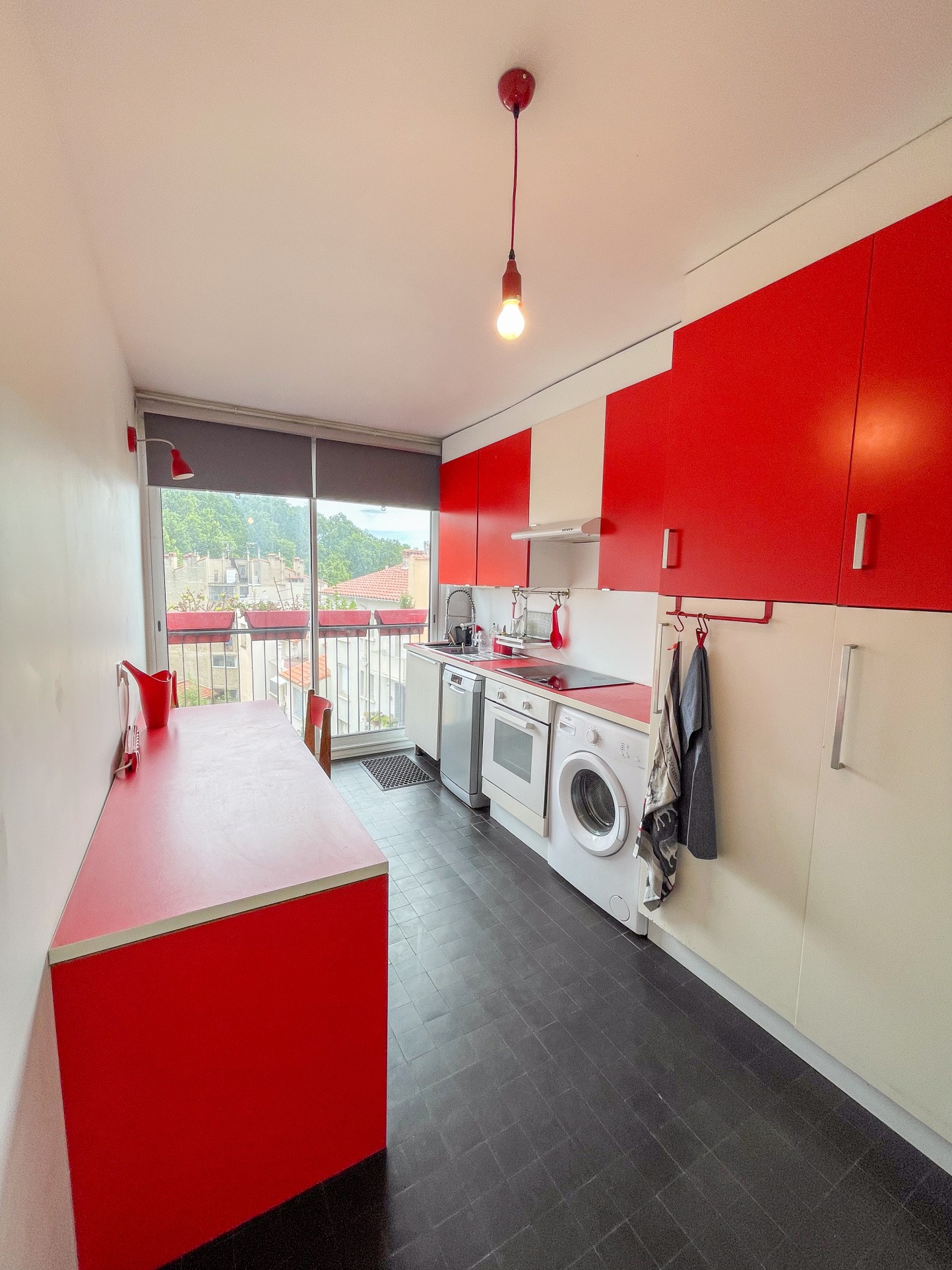 A PERPIGNAN CENTRE, AU DERNIER ETAGE, UN APPARTEMENT T3, AVEC TERRASSE ET PARKING — photo 7