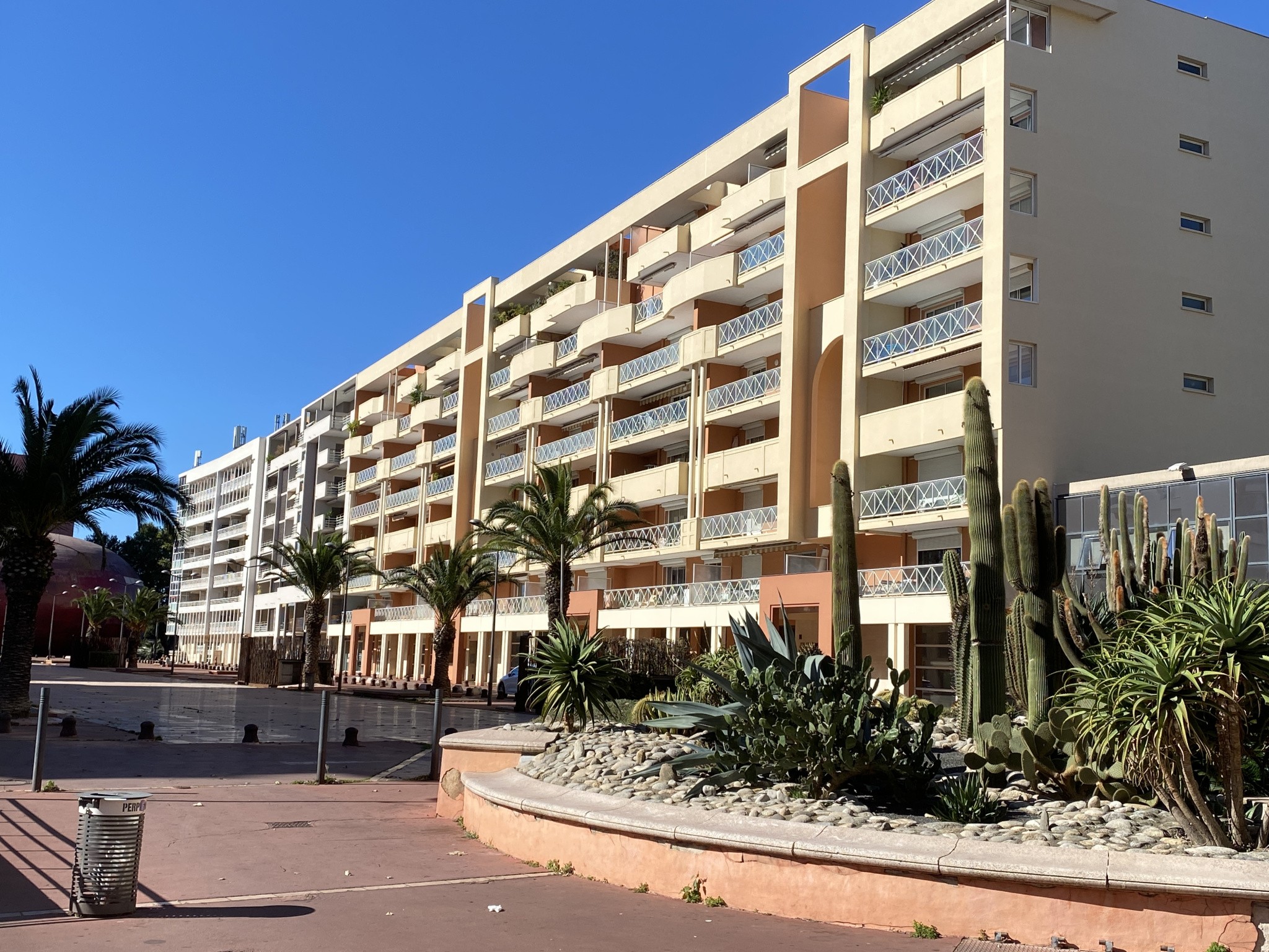 AU CENTRE-VILLE DE PERPIGNAN, EMPLACEMENT DE PARKING SOUS-SOL — photo 2