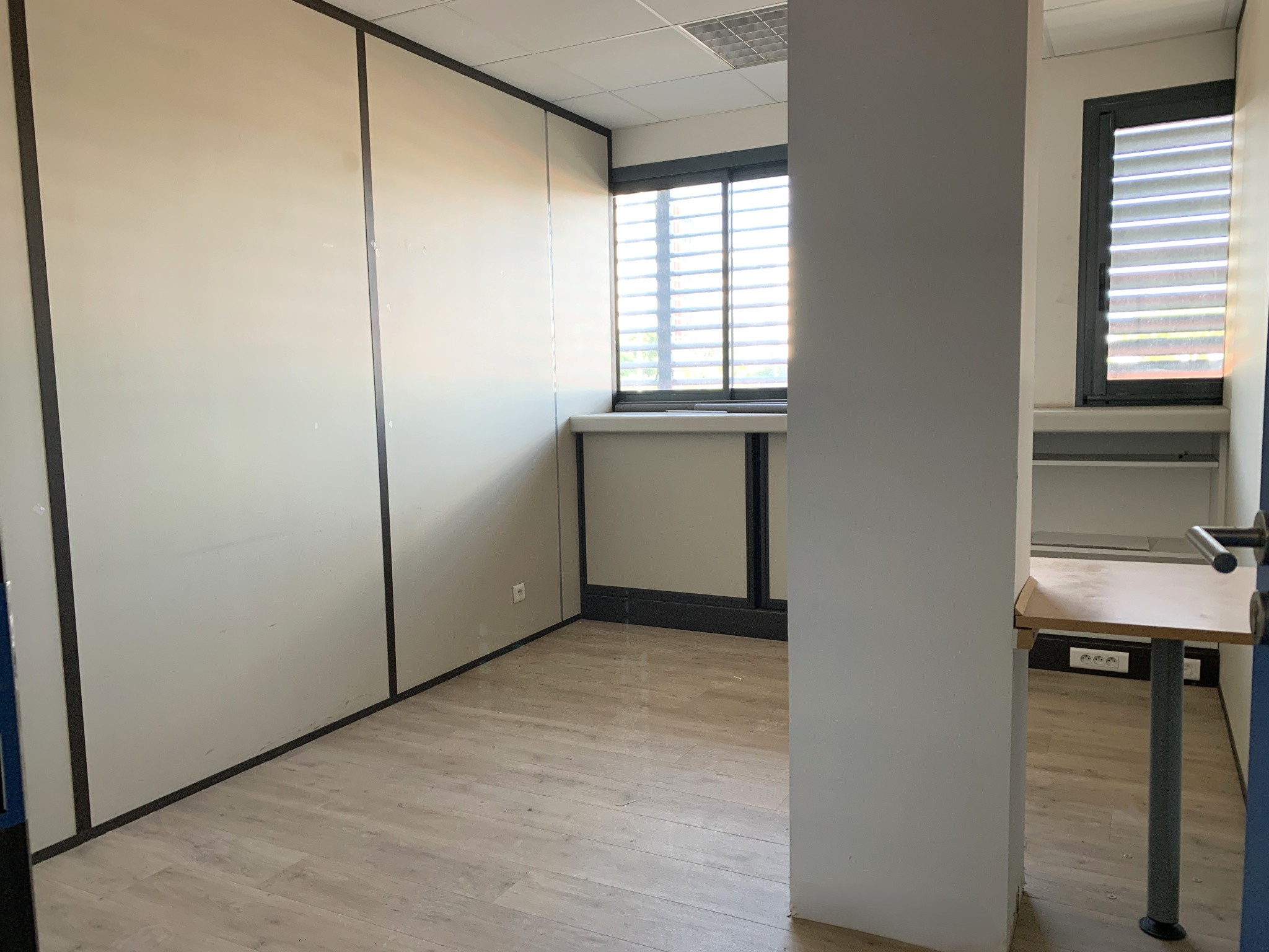 UN ENSEMBLE DE BUREAUX, EN BAIL PRECAIRE, A PERPIGNAN SUD — photo 4