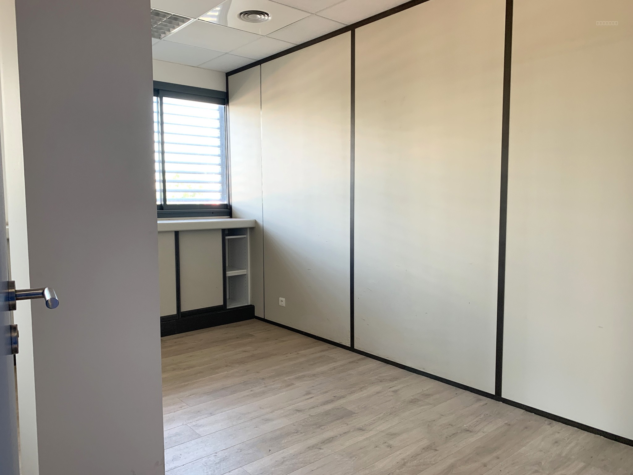 UN ENSEMBLE DE BUREAUX, EN BAIL PRECAIRE, A PERPIGNAN SUD — photo 5