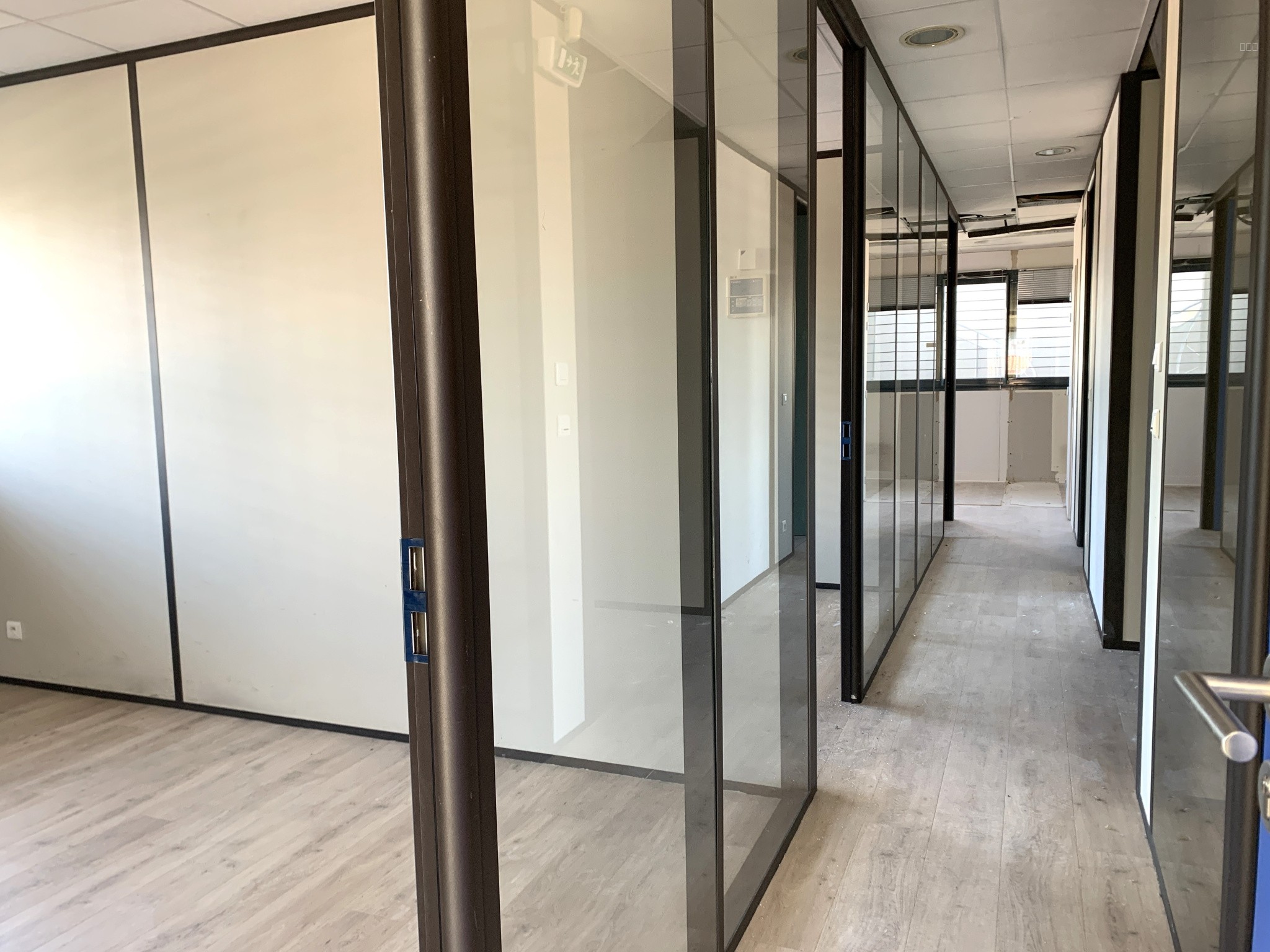 UN ENSEMBLE DE BUREAUX, EN BAIL PRECAIRE, A PERPIGNAN SUD — photo 1