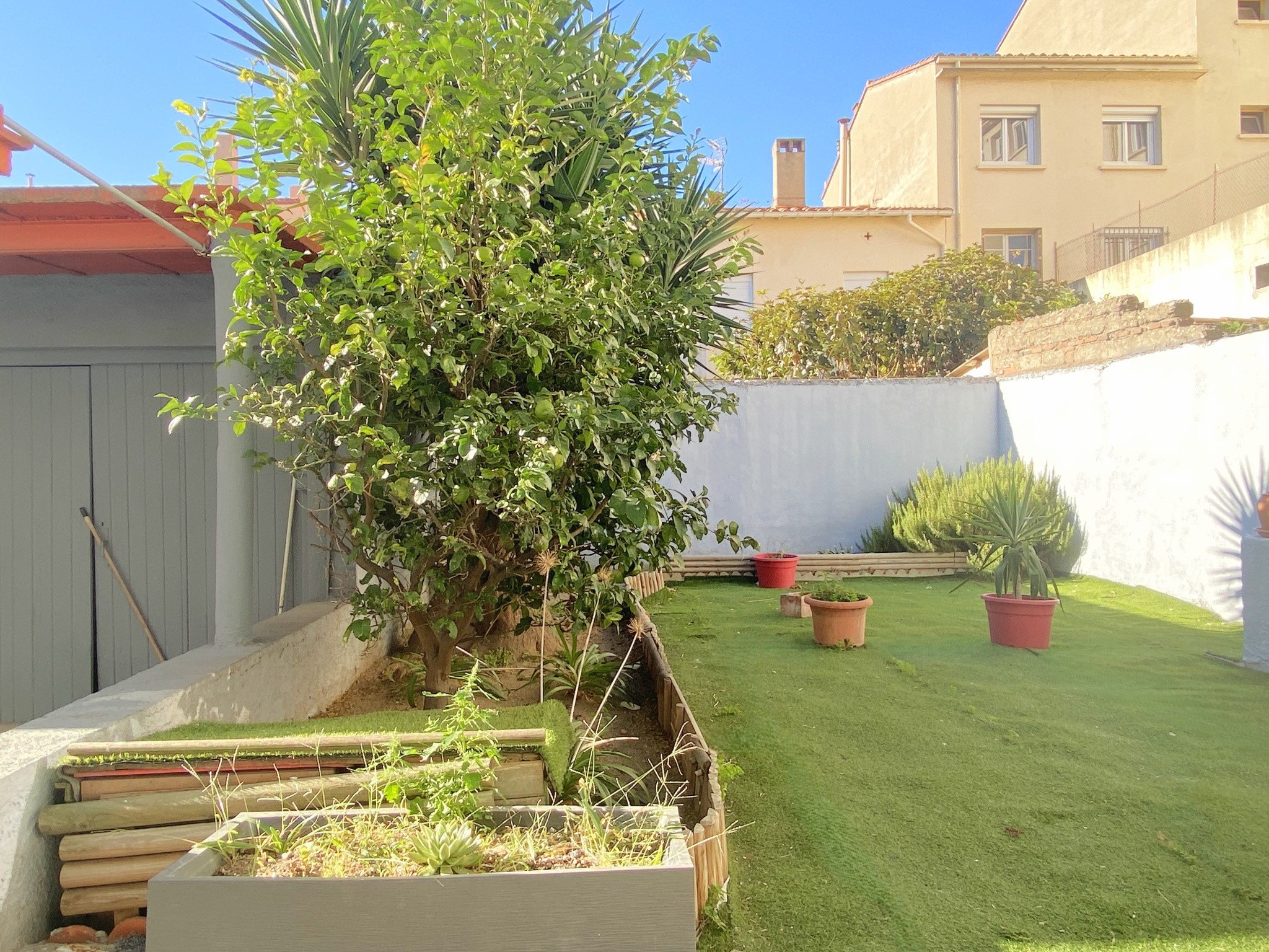 UNE MAISON DE VILLE AVEC GARAGE ET JARDIN, A PERPIGNAN — photo 3