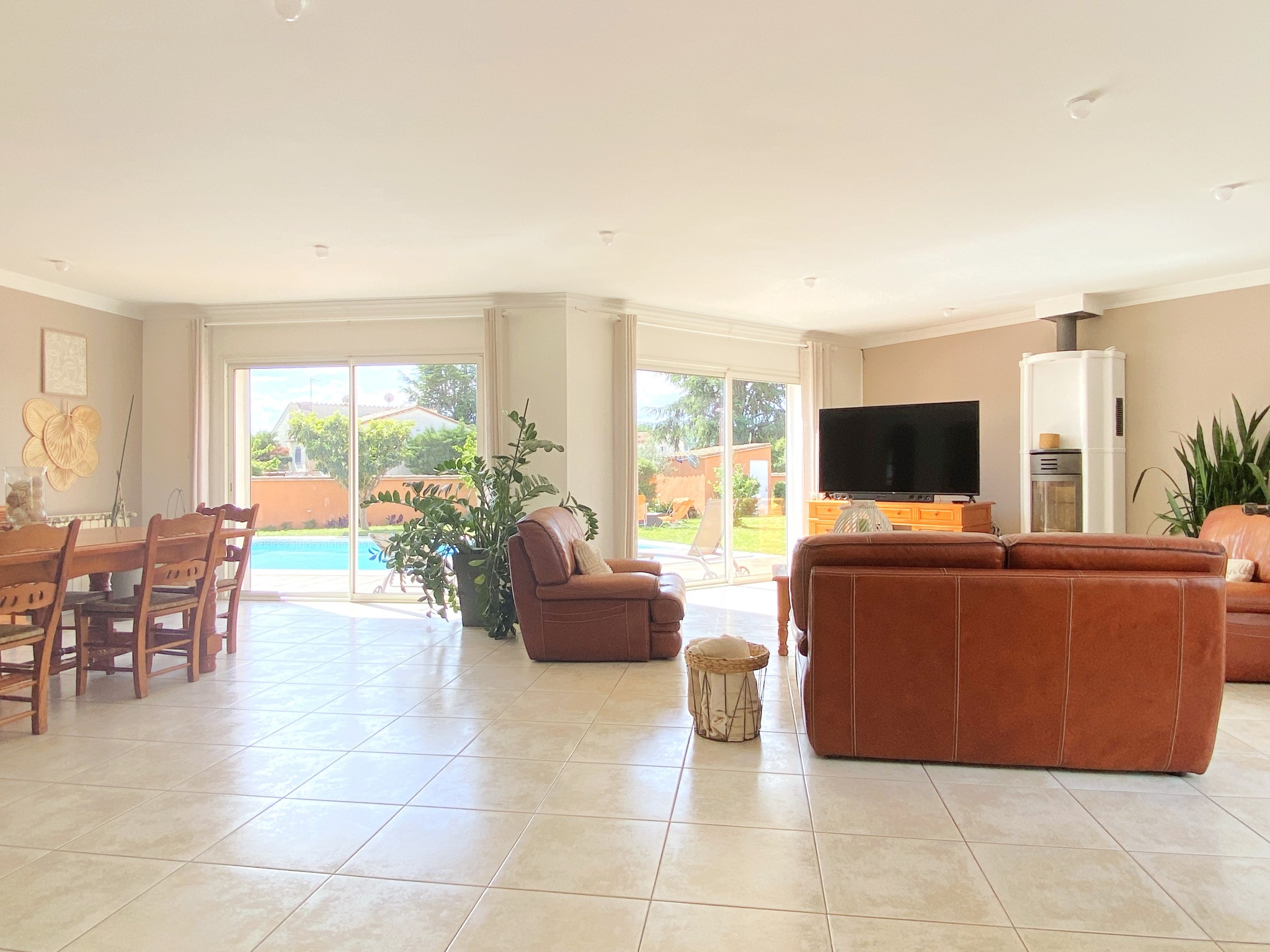 UNE VILLA 4 FACES, AVEC PISCINE, SUR 1480M2 DE TERRAIN, PROCHE SAINT-CYPRIEN — photo 5