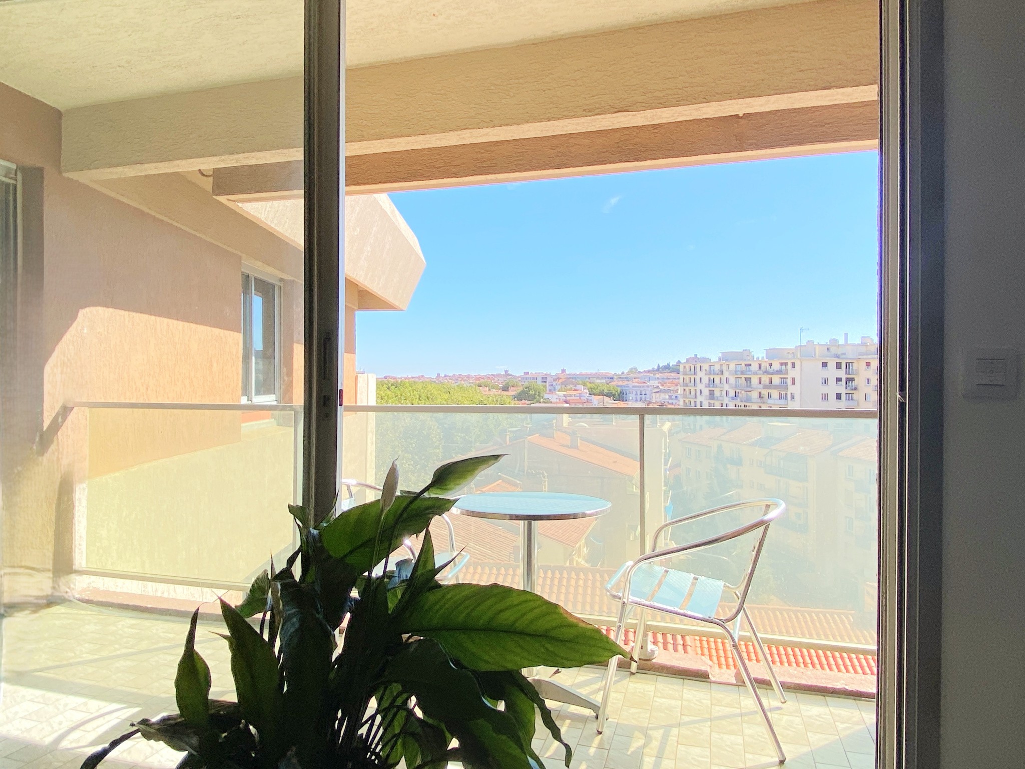 UN APPARTEMENT AU DERNIER ETAGE, AVEC TERRASSE ET GARAGE, A PERPIGNAN — photo 6