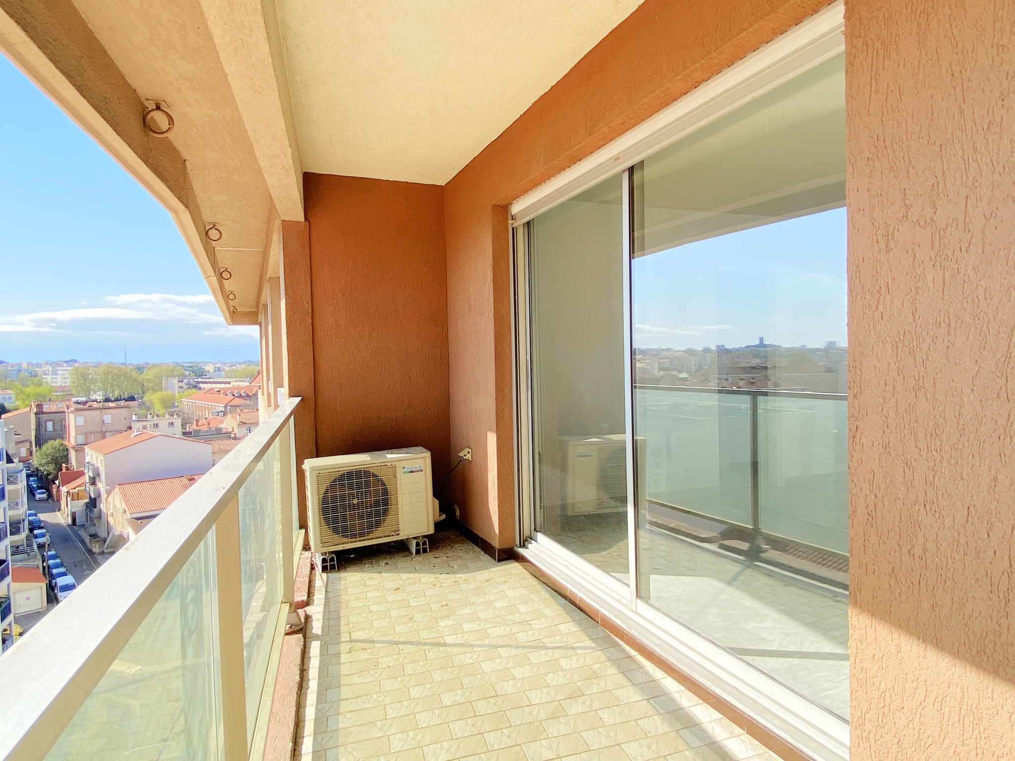 UN APPARTEMENT AU DERNIER ETAGE, AVEC TERRASSE ET GARAGE, A PERPIGNAN — photo 10