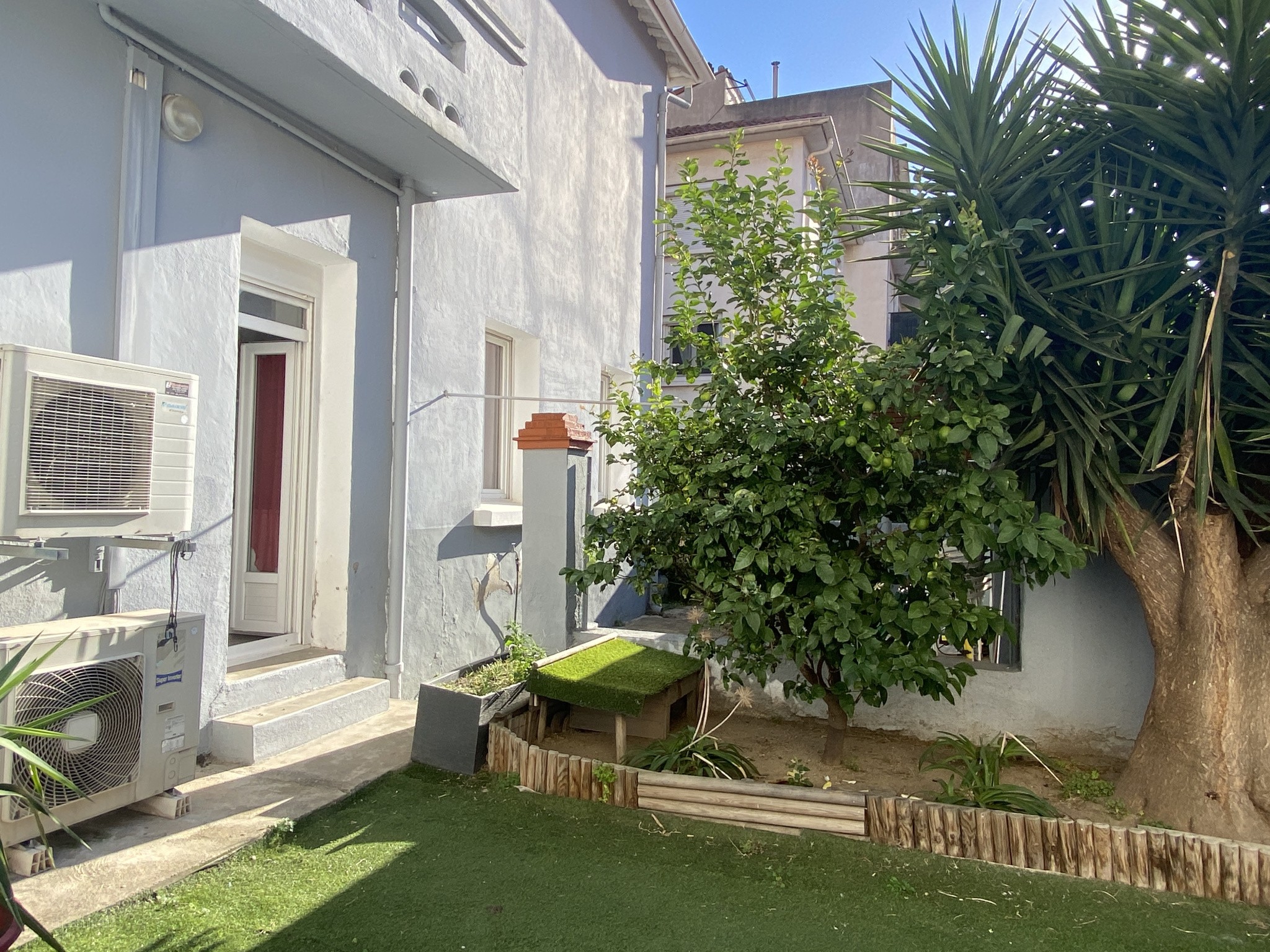 UNE MAISON DE VILLE AVEC GARAGE ET JARDIN, A PERPIGNAN — photo 2