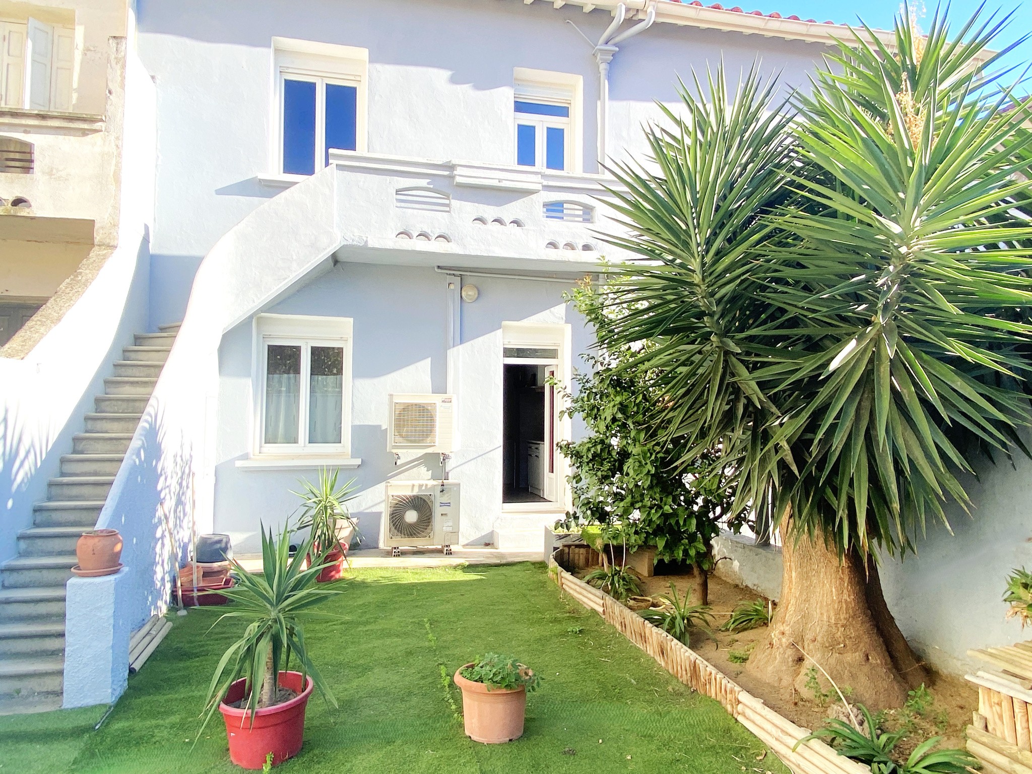 UNE MAISON DE VILLE AVEC GARAGE ET JARDIN, A PERPIGNAN — photo 1