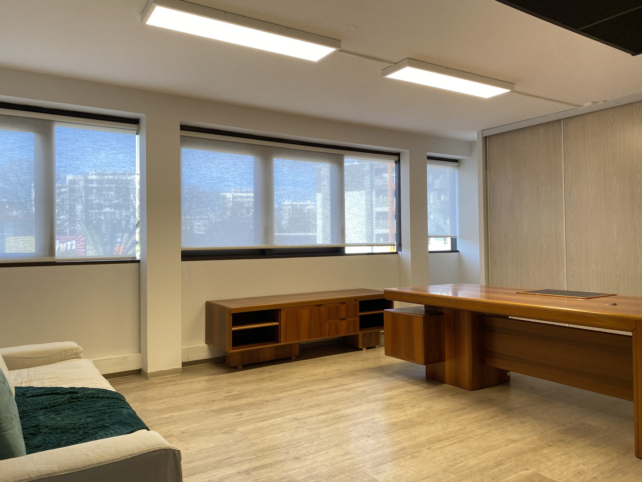 UN ENSEMBLE DE BUREAUX AMENAGES, NEUF, A PERPIGNAN — photo 12