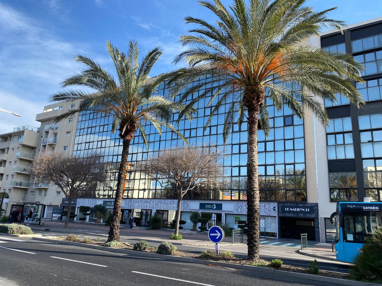 UN ENSEMBLE DE BUREAUX AMENAGES, NEUF, A PERPIGNAN — photo 1
