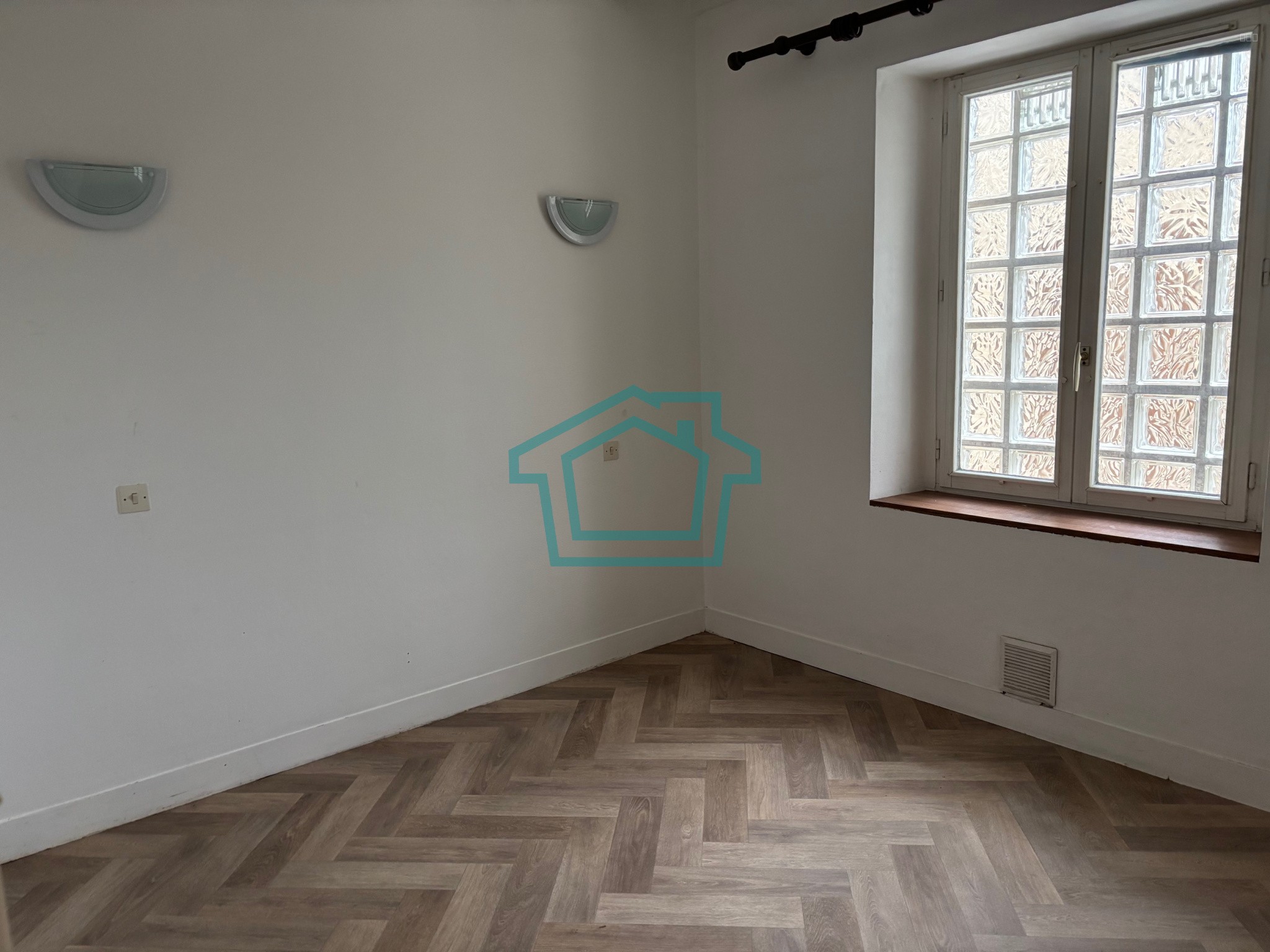 Maisonnette F2 de plain pied - LA QUEUE LES YVELINES — photo 5