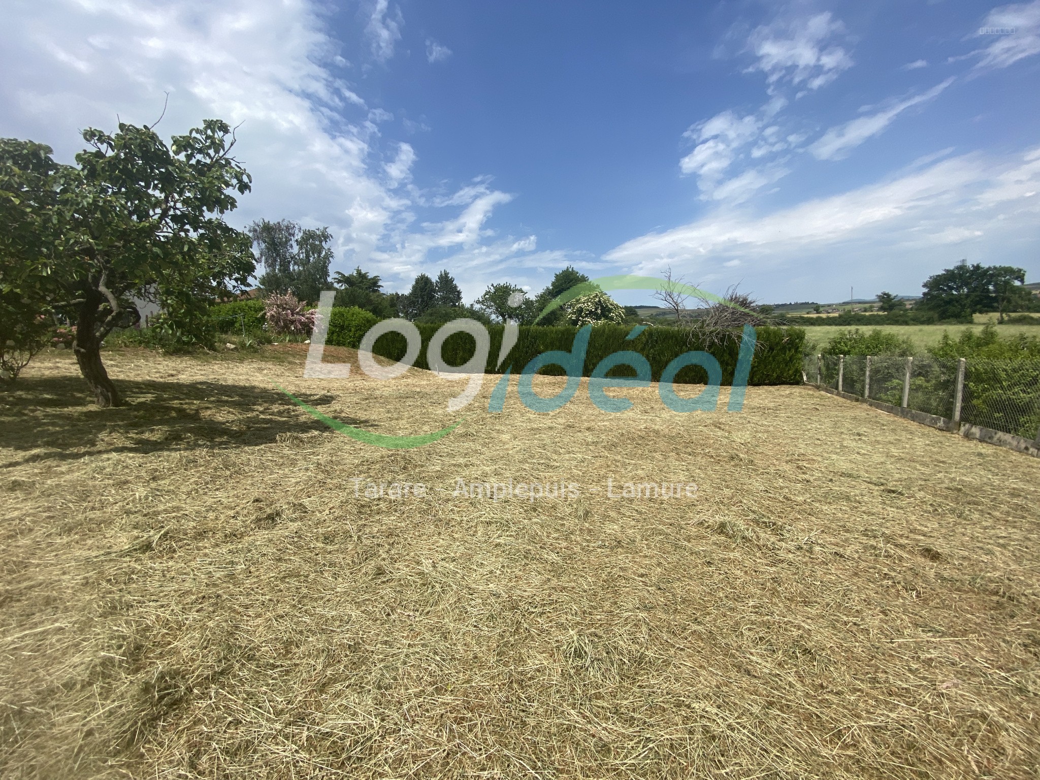 Bien immobilier à vendre à Vindry surturdine, 520 m² – photo 1 sur 4