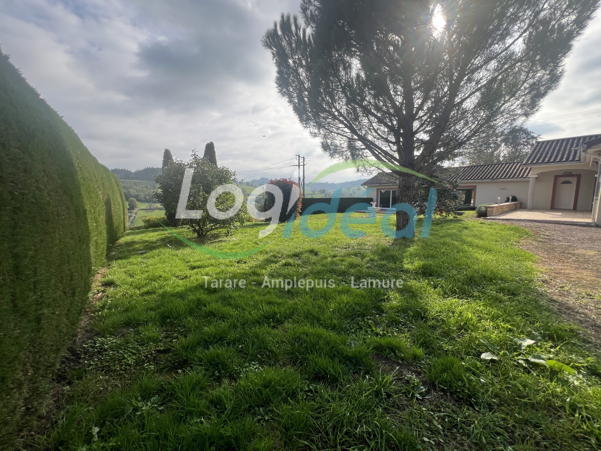 Villa à vendre à Amplepuis, 15,9 m², 4 pièces – photo 2 sur 11