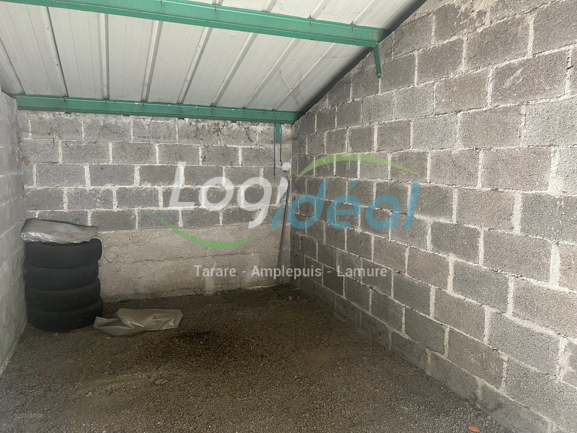 Garage à louer à Amplepuis, 1 300 m² – photo 2 sur 3