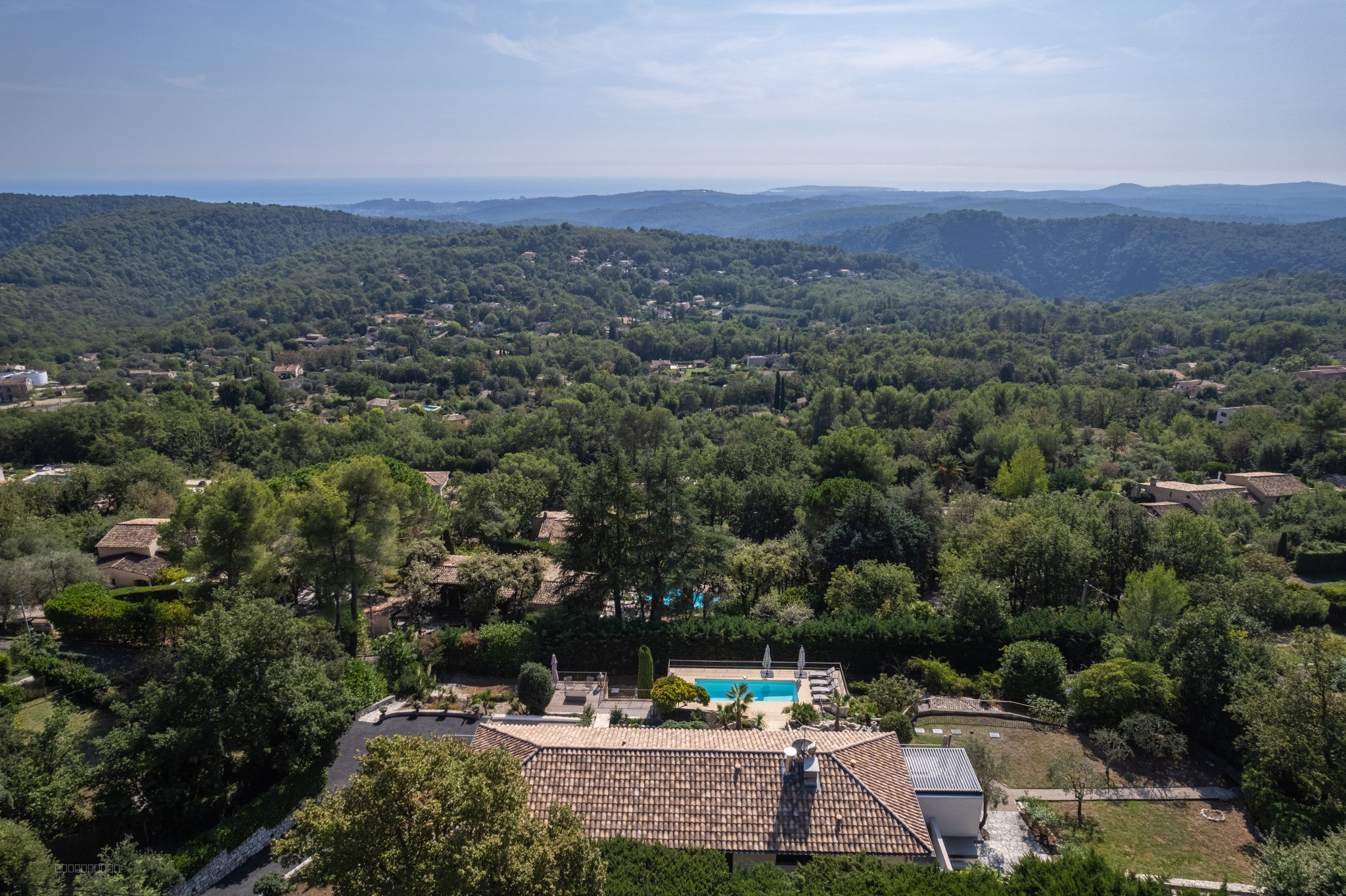 Villa à vendre à Tourrettes sur loup, 321 m², 10 pièces – photo 2 sur 19