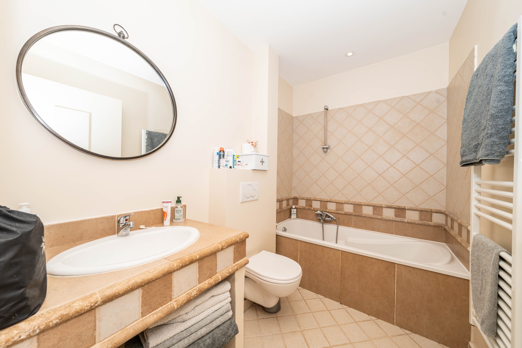 Location meublée 3 pièces esprit villa avec jardin privatif   domaine sécurisé, calme absolu — photo 11