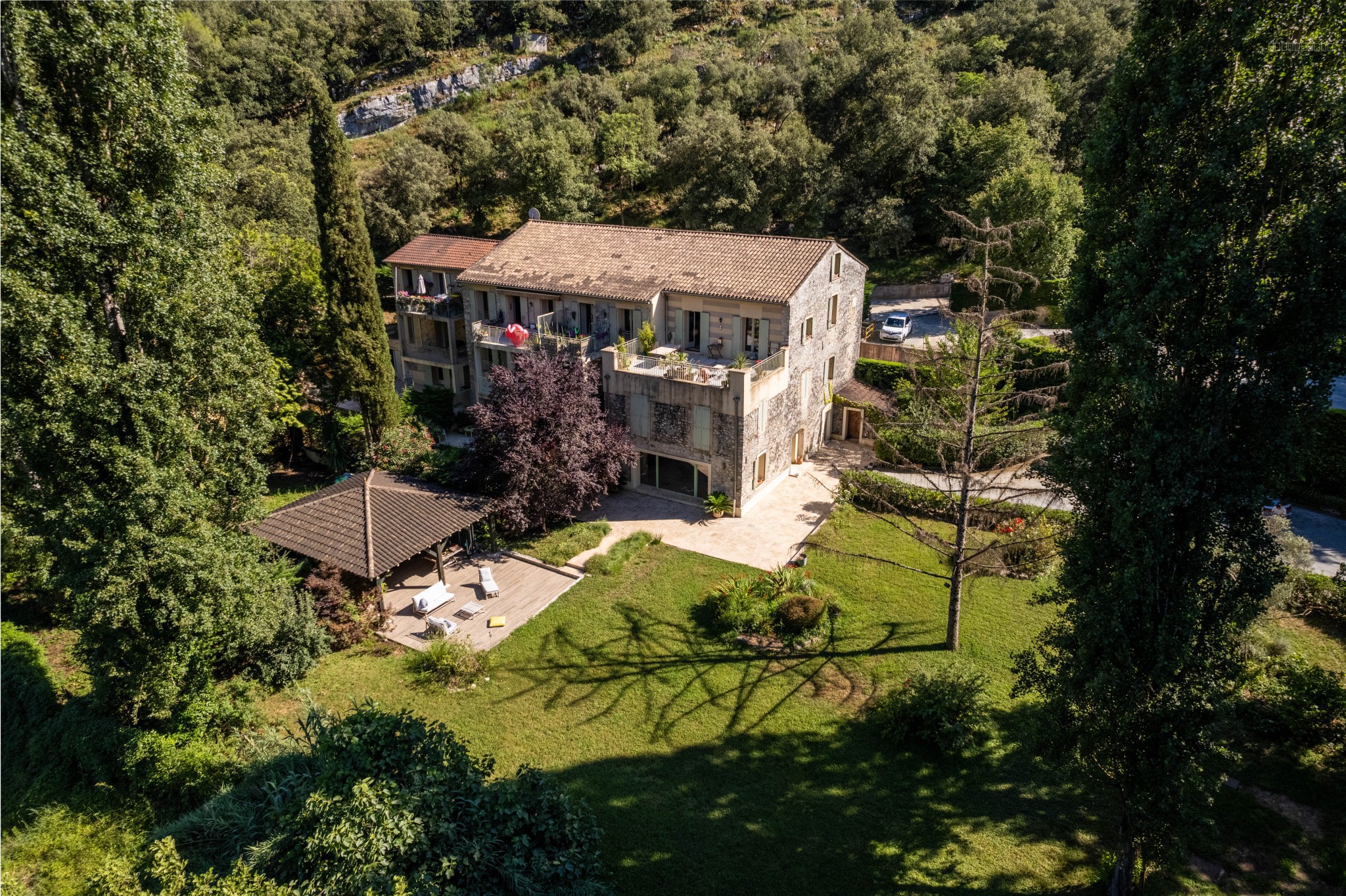 Location meublée 3 pièces esprit villa avec jardin privatif   domaine sécurisé, calme absolu — photo 3
