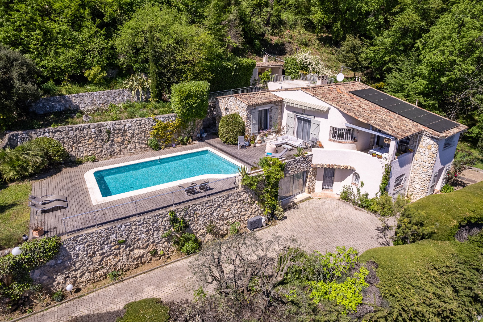 Villa à vendre à Tourrettes sur loup, 170 m², 6 pièces – photo 1 sur 20