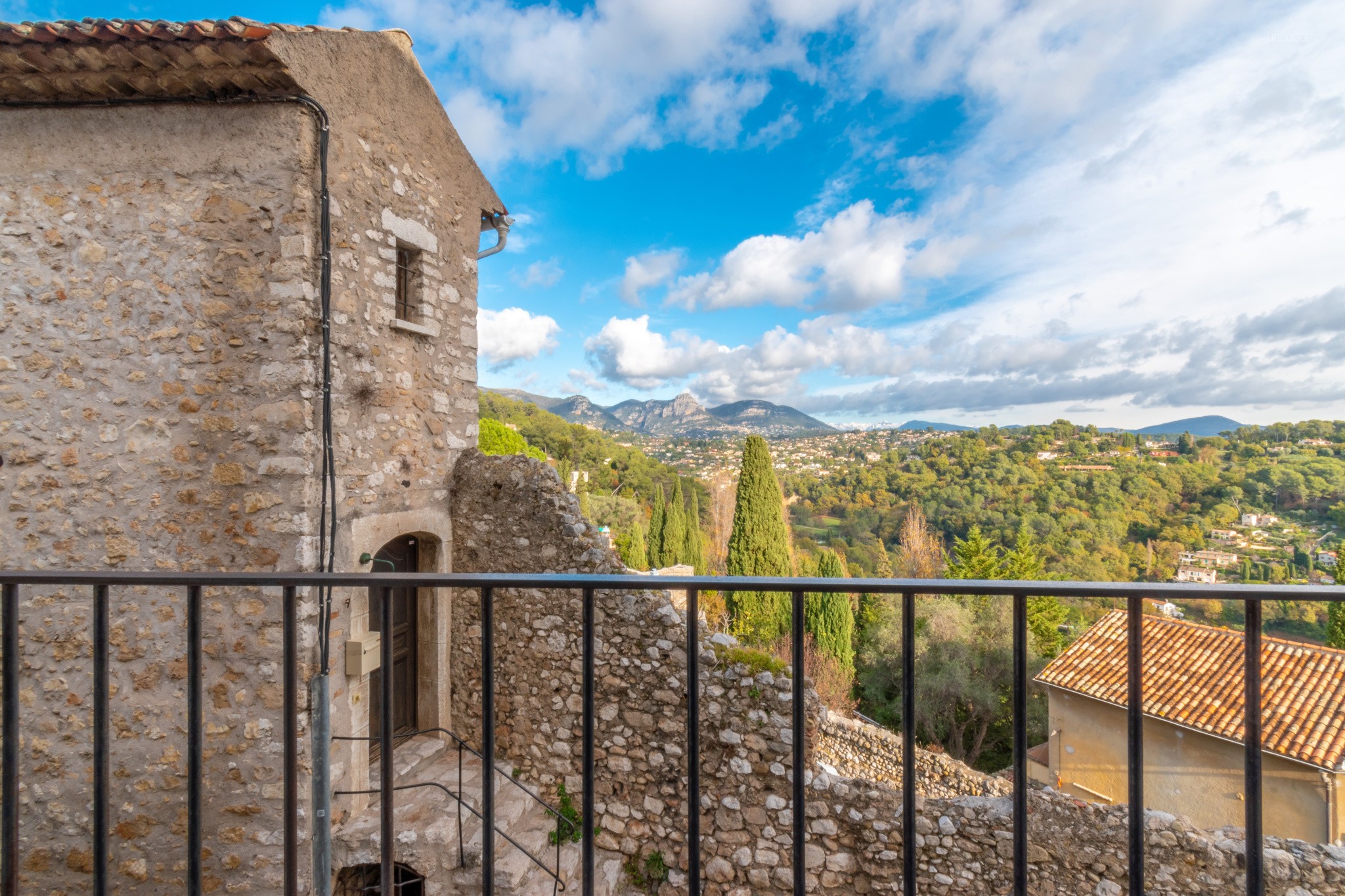 EXCLUSIVITE ! Maison de village en pierre - Charme — photo 1