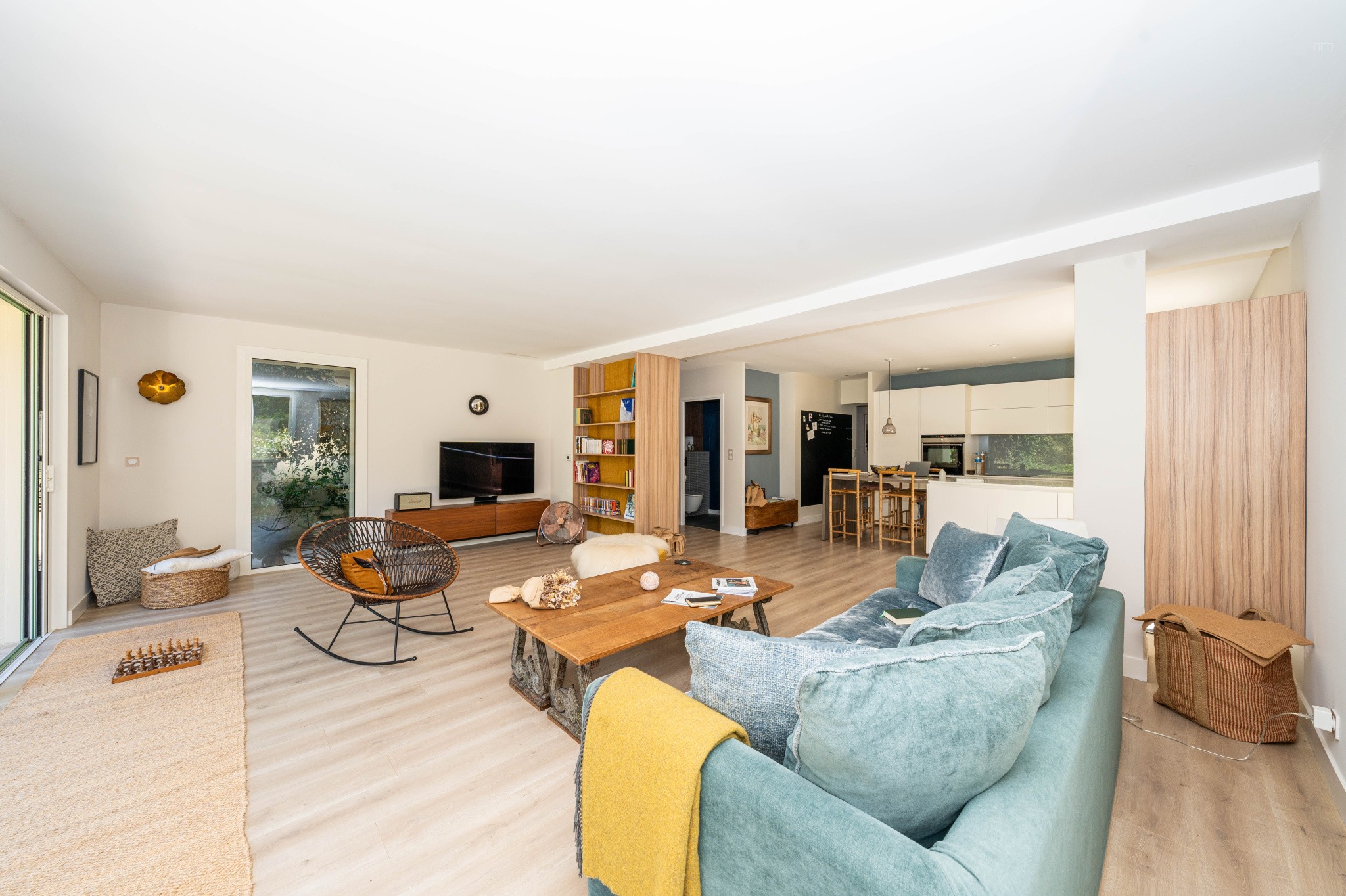 Location meublée 3 pièces esprit villa avec jardin privatif   domaine sécurisé, calme absolu — photo 9
