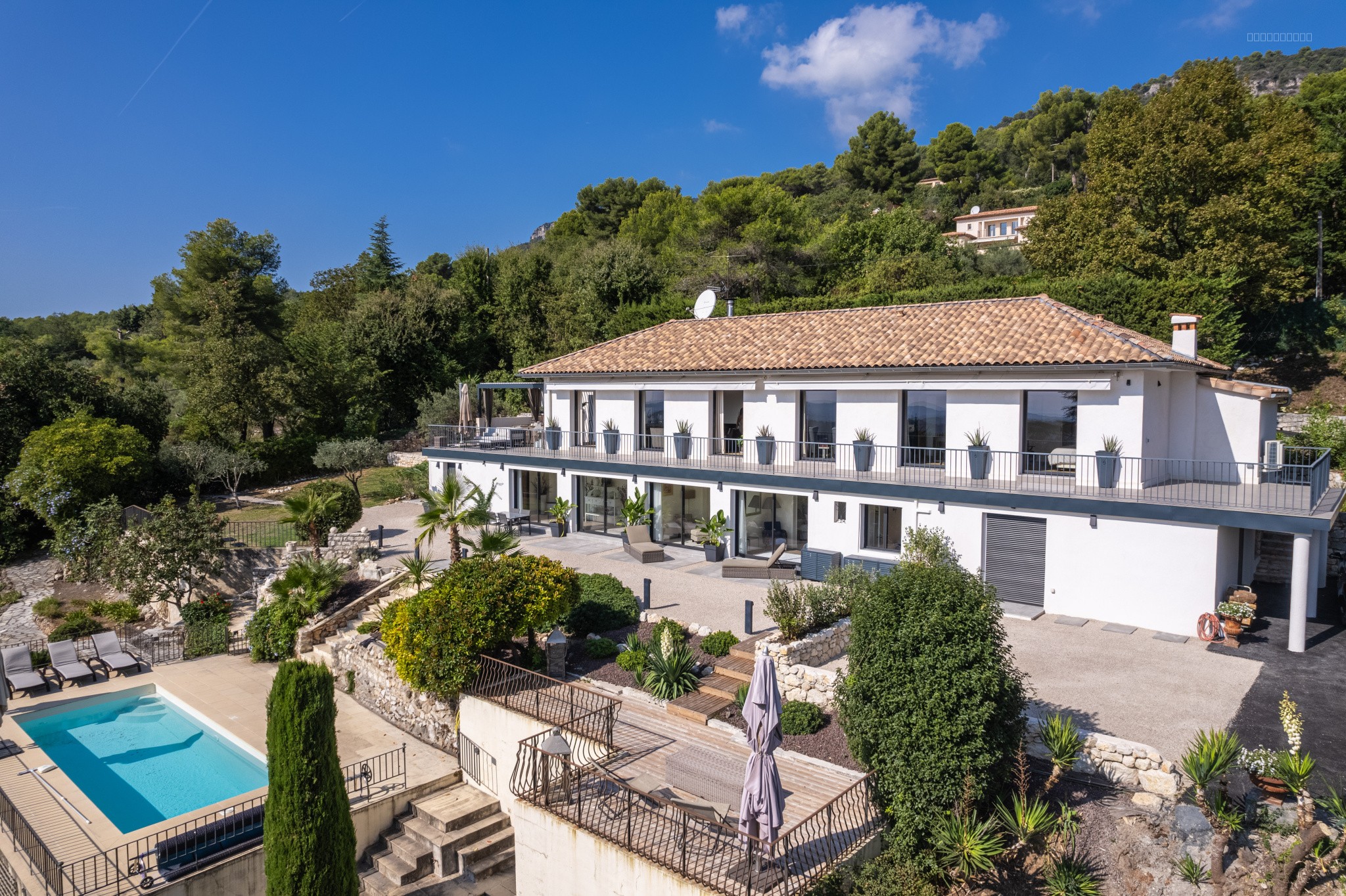 Villa à vendre à Tourrettes sur loup, 321 m², 10 pièces – photo 1 sur 19
