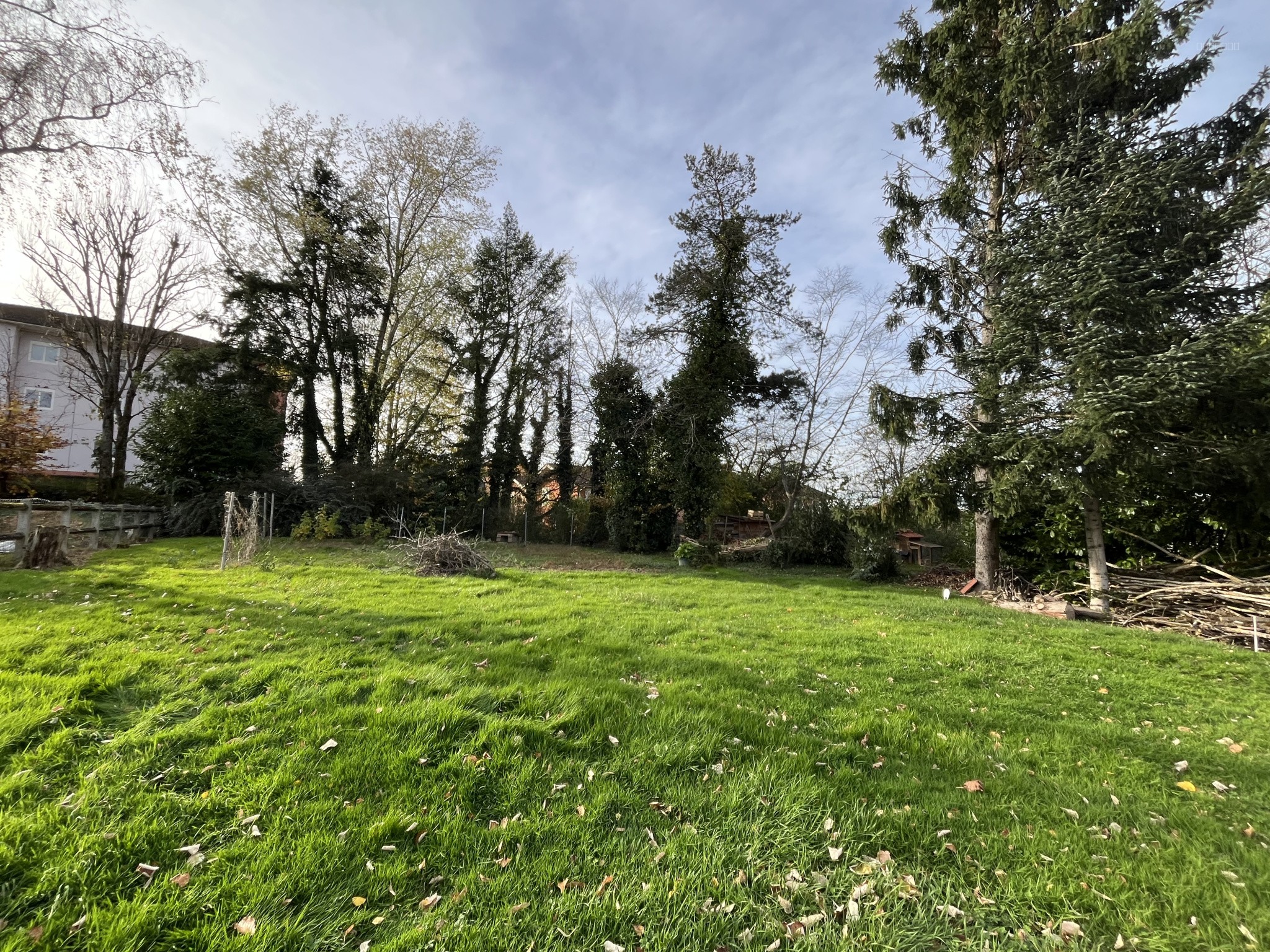 Bien immobilier à vendre à Bourg en bresse, 873 m² – photo 1 sur 7