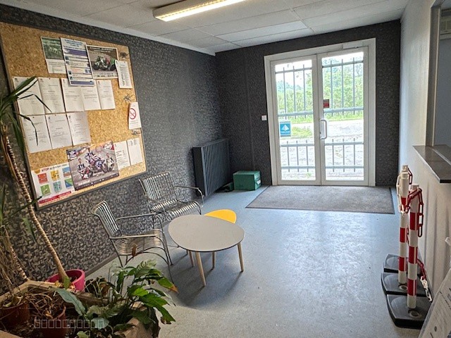 Bien immobilier à louer à Viriat, 250 m² – photo 2 sur 11