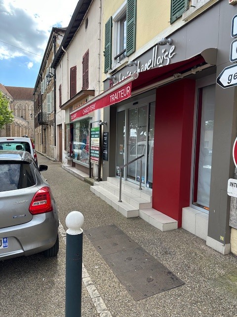Fonds de commerce à vendre à La chapelle de guinchay, 200 m² – photo 1 sur 9