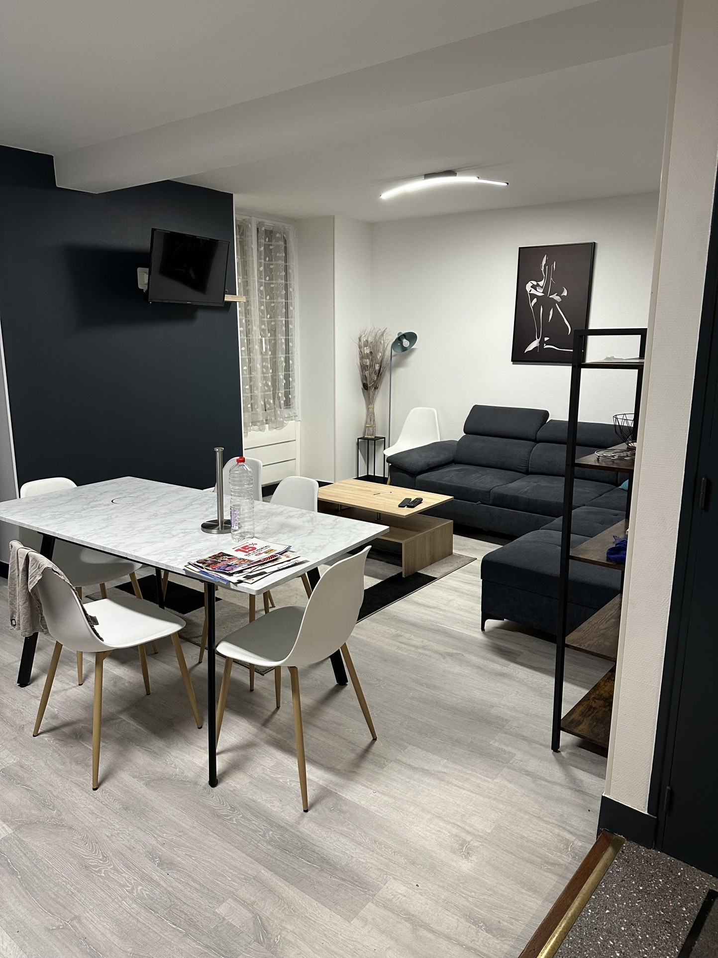 Bien immobilier à louer à Chatellerault, 240 m², 6 pièces – photo 2 sur 8