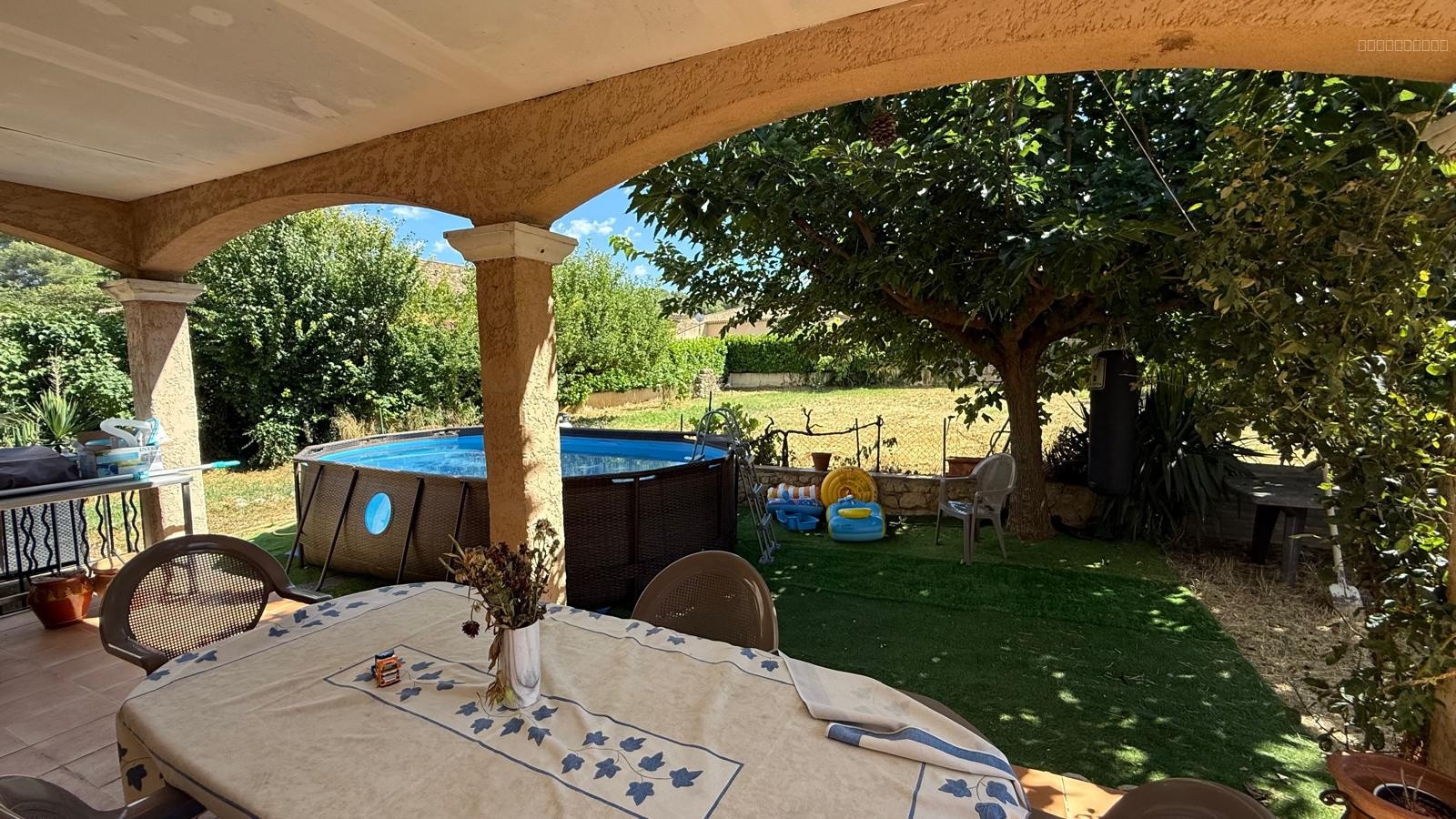 Villa à vendre à Peyrolles en provence, 118 m², 4 pièces – photo 1 sur 11