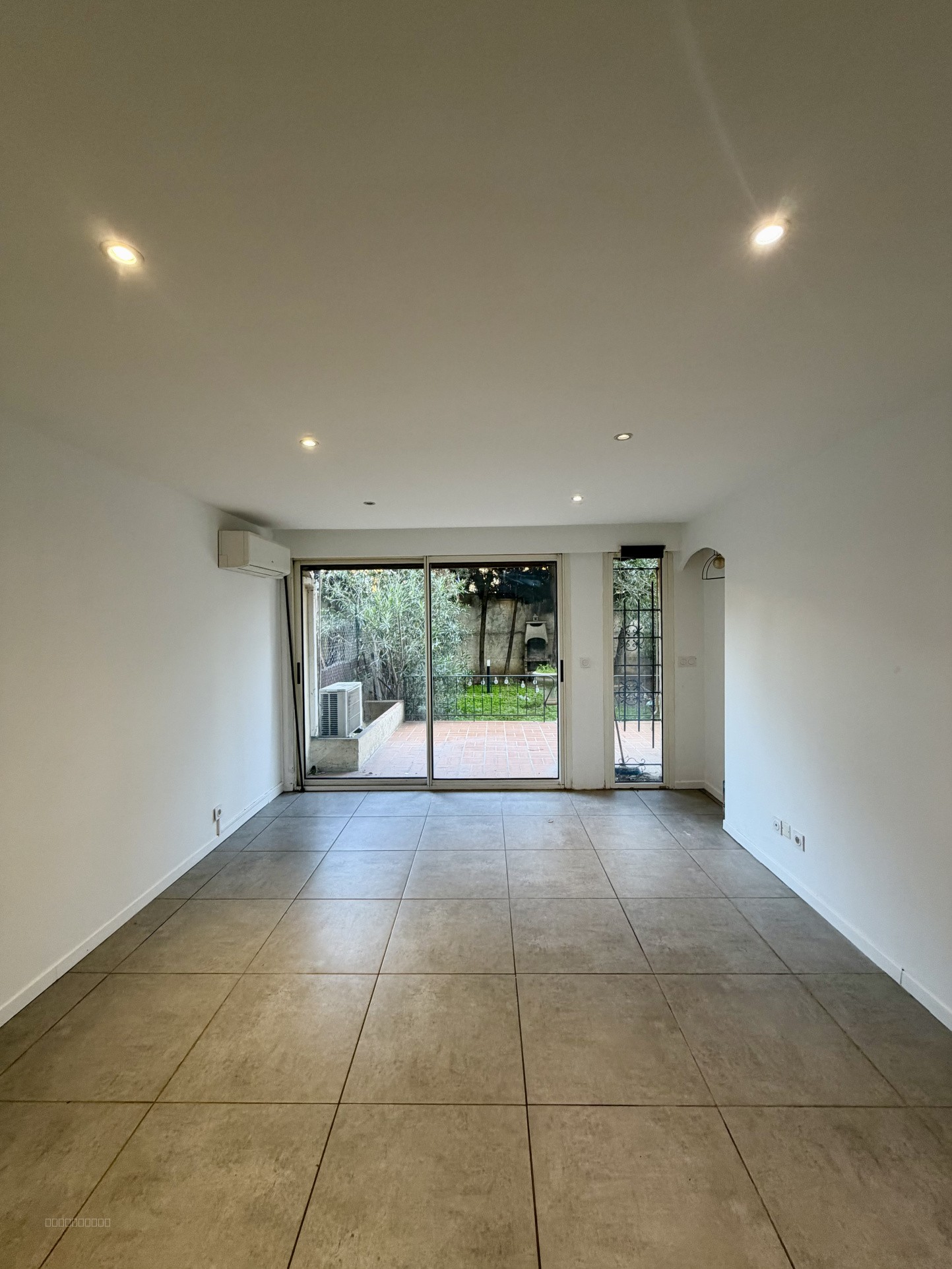 Appartement à vendre à Marseille, 45 m², 2 pièces – photo 2 sur 11