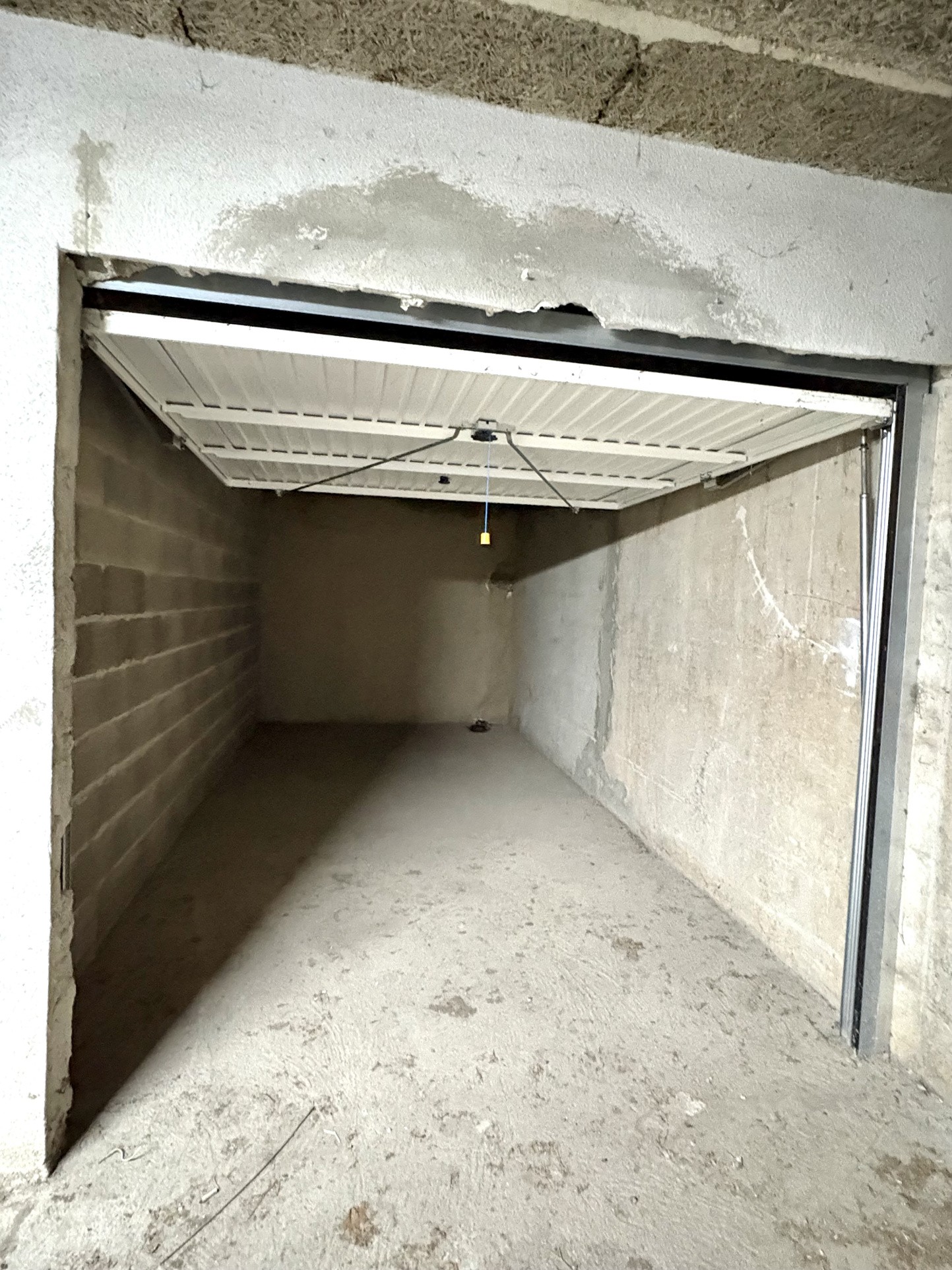 Garage à vendre à Aix en provence, 1 400 m² – photo 1 sur 3