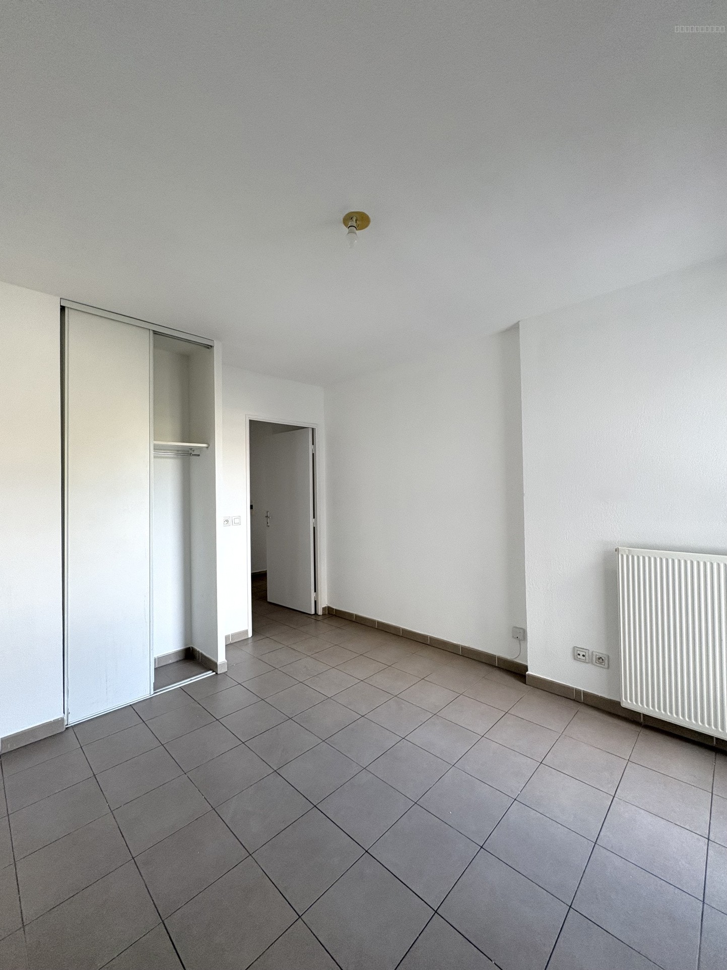 APPARTEMENT T2 DE 41.48M2 - 13015 MARSEILLE — photo 5