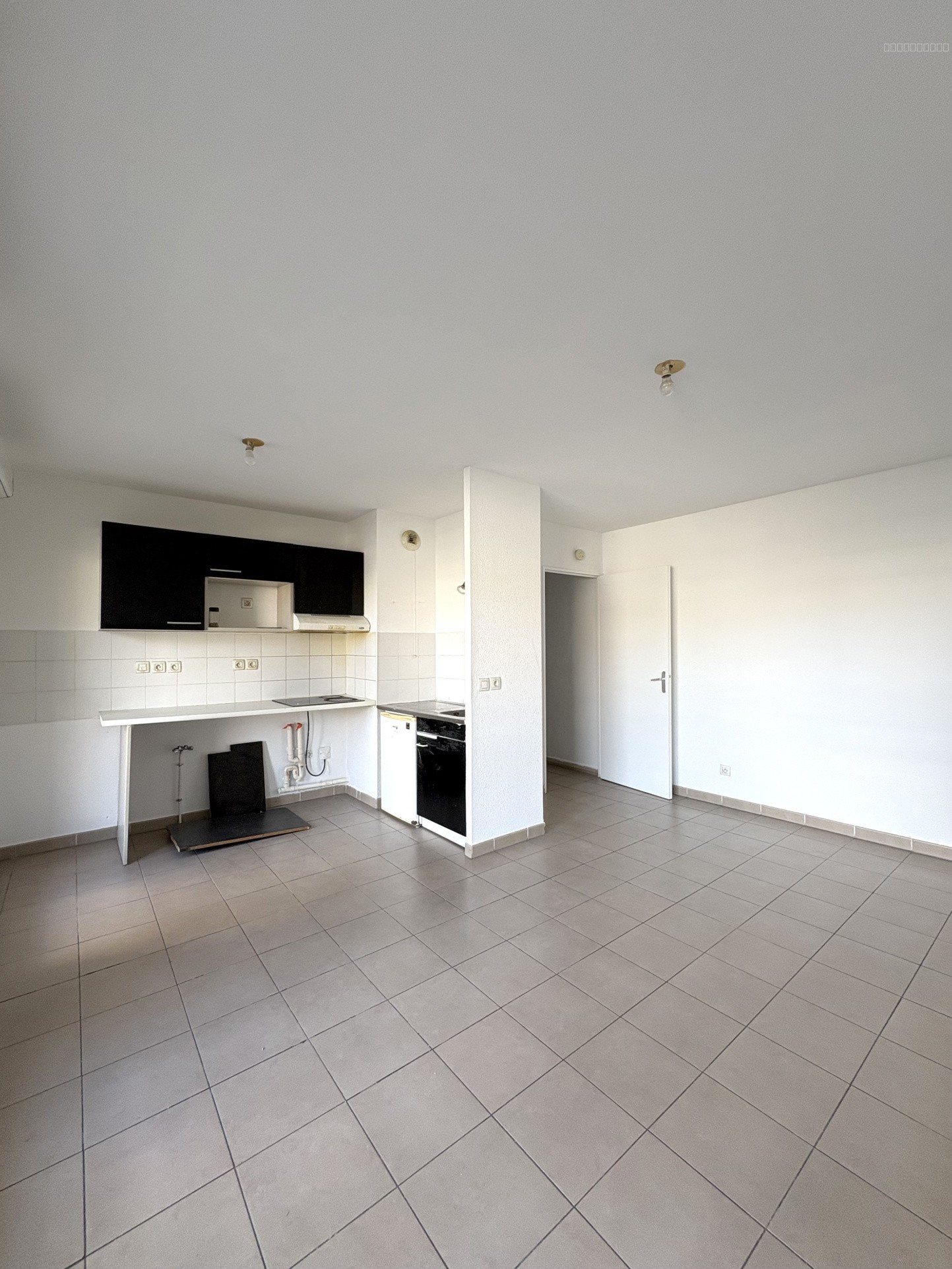 APPARTEMENT T2 DE 41.48M2 - 13015 MARSEILLE — photo 3
