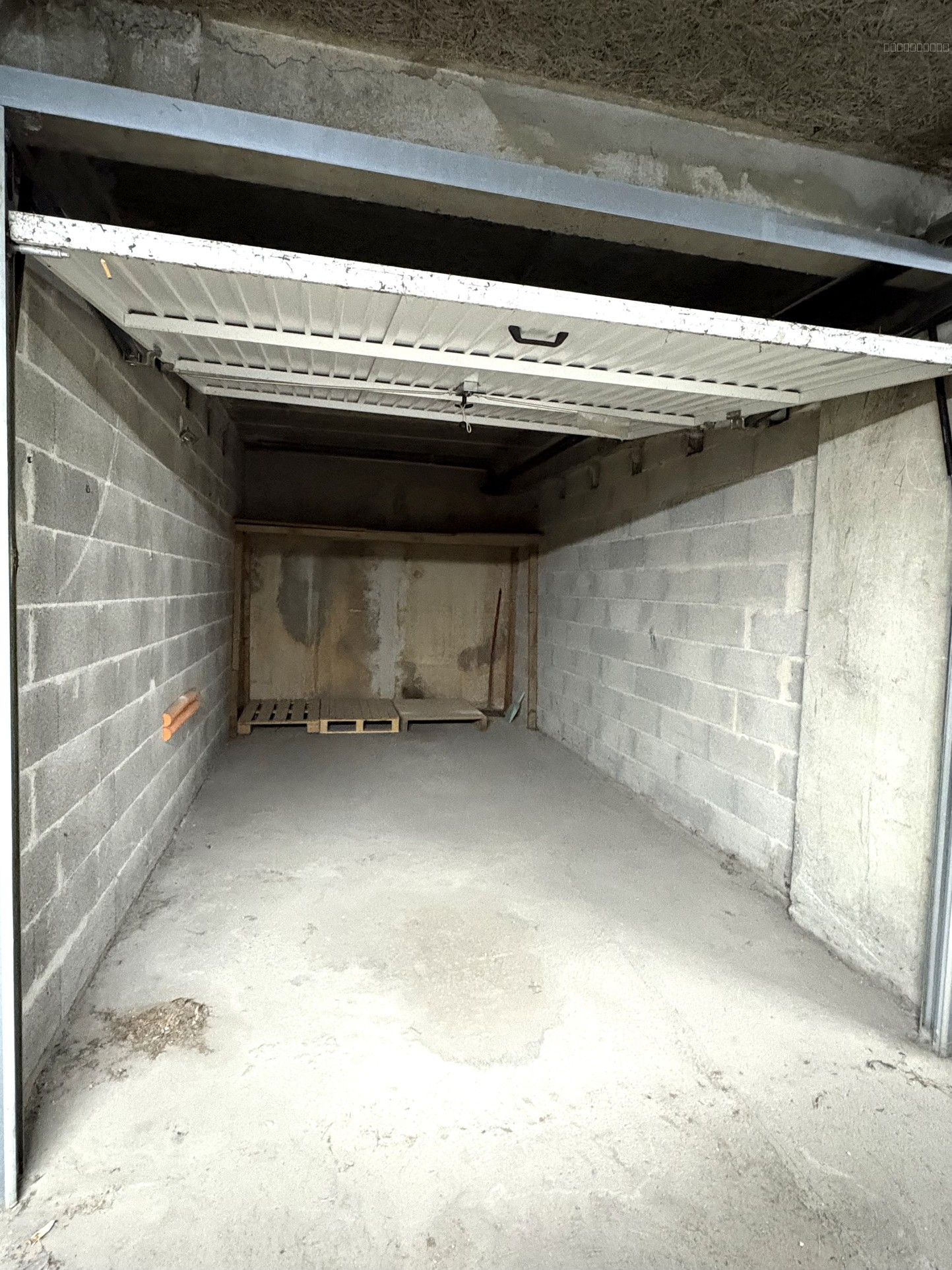 Garage à vendre à Aix en provence, 1 400 m² – photo 1 sur 3
