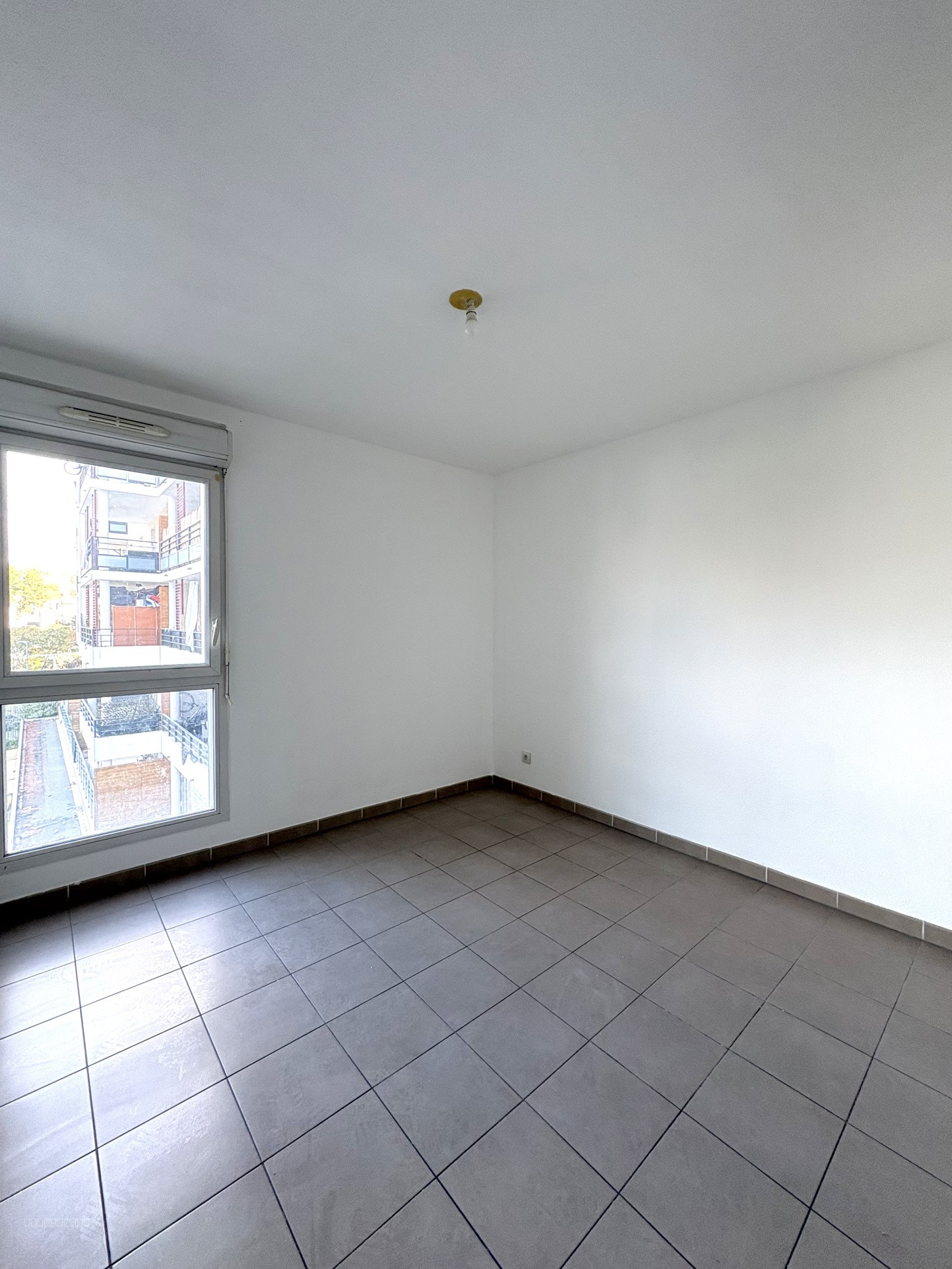 APPARTEMENT T2 DE 41.48M2 - 13015 MARSEILLE — photo 4